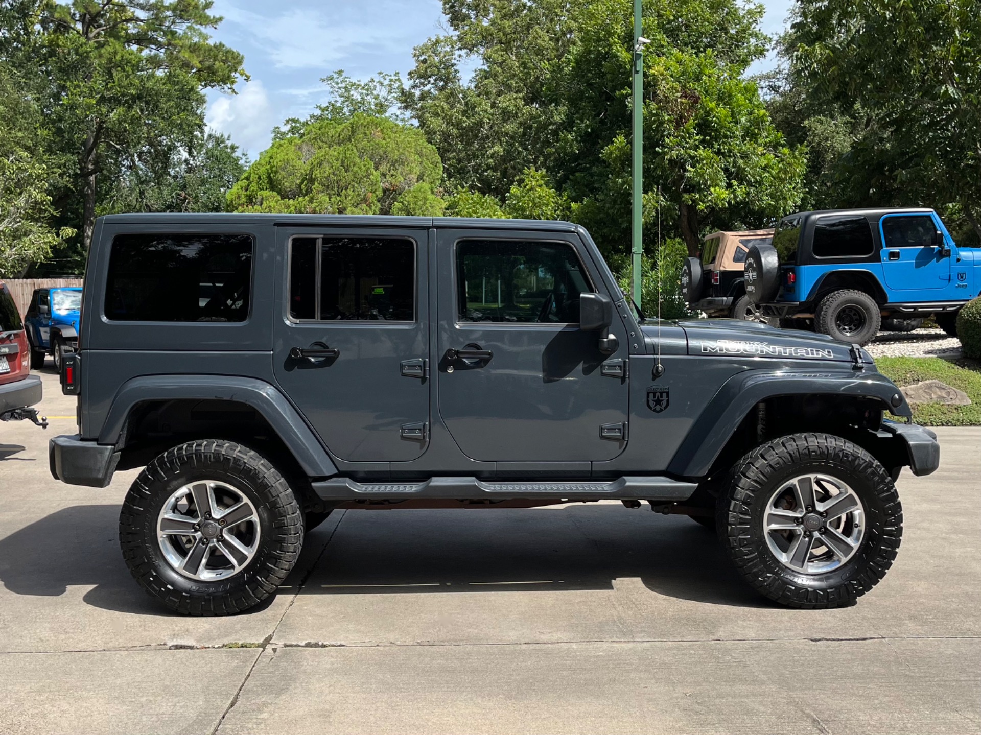 Used-2017-Jeep-Wrangler-Unlimited-Smoky-Mountain
