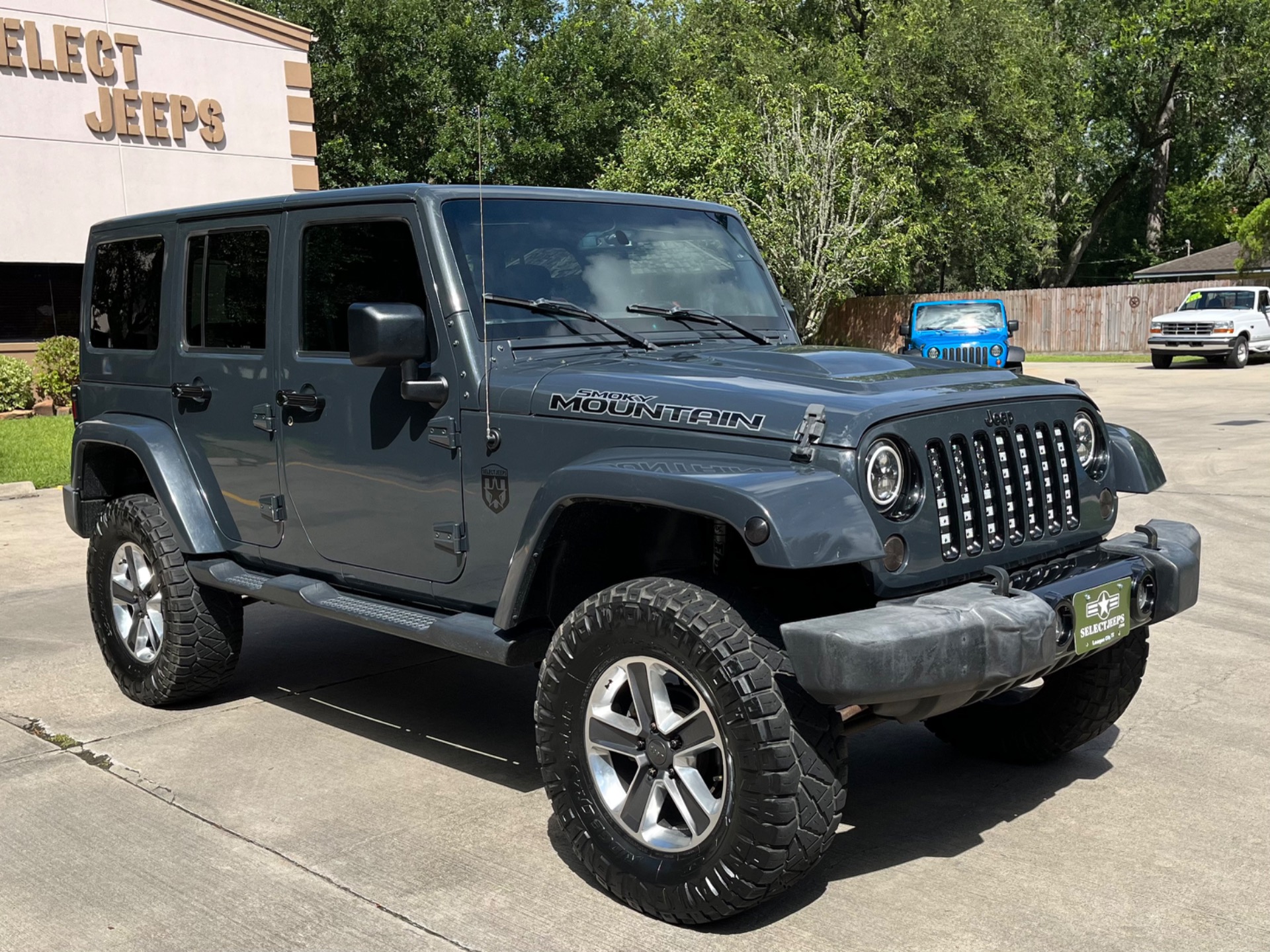 Used-2017-Jeep-Wrangler-Unlimited-Smoky-Mountain