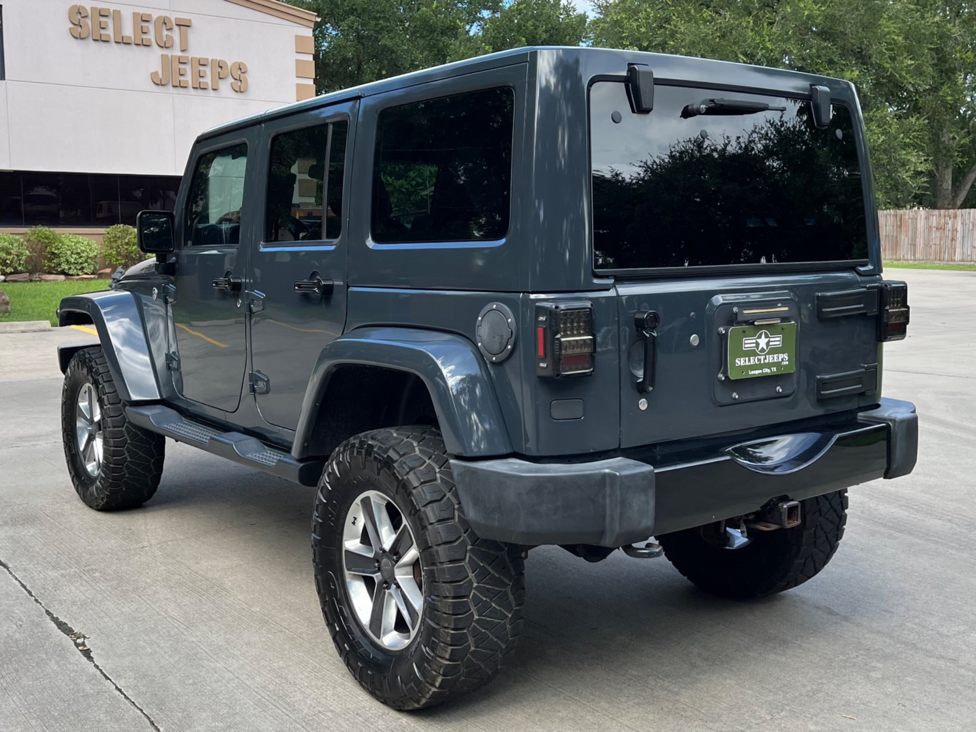 Used-2017-Jeep-Wrangler-Unlimited-Smoky-Mountain