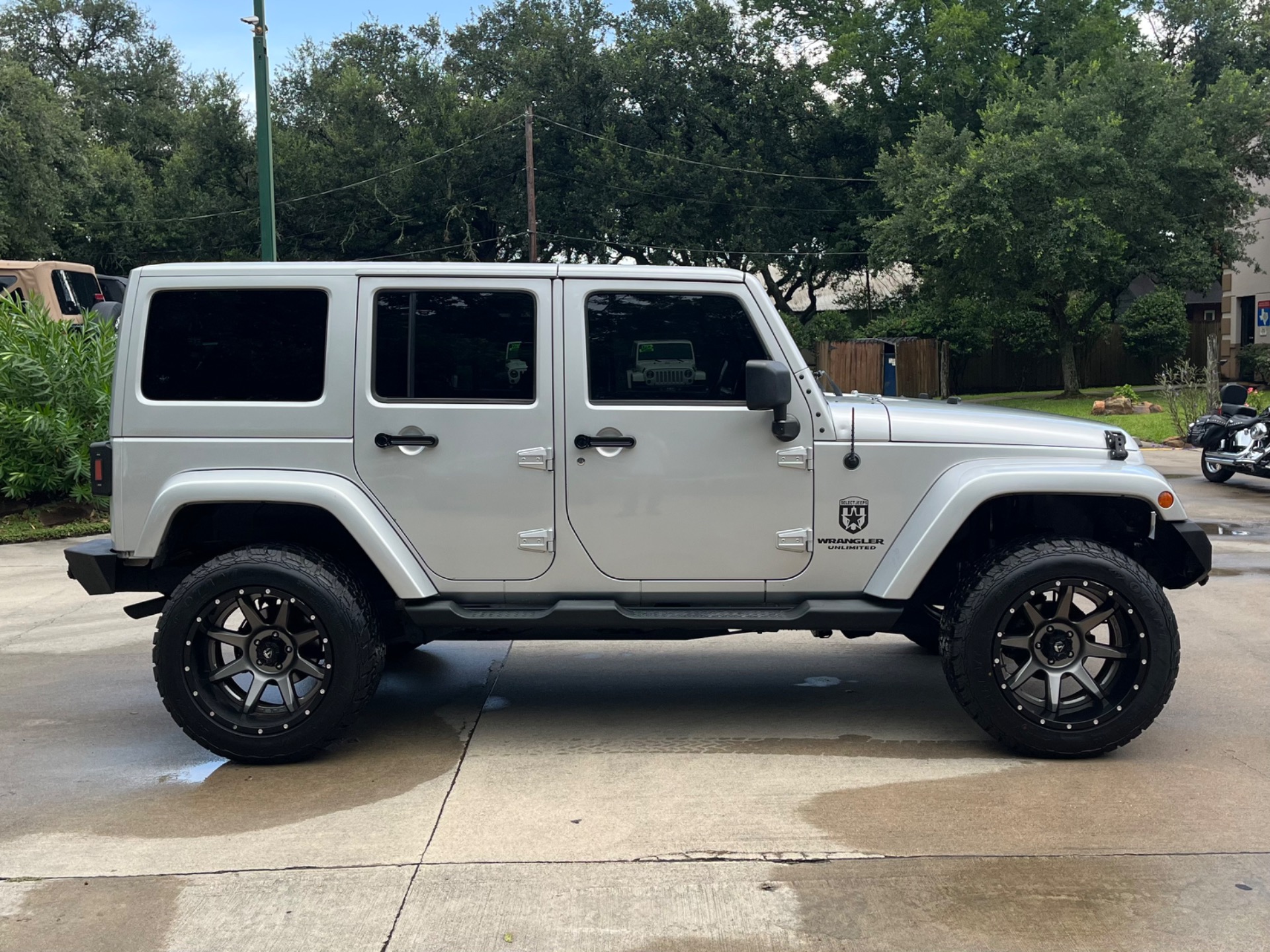 Used-2012-Jeep-Wrangler-Unlimited-Sahara