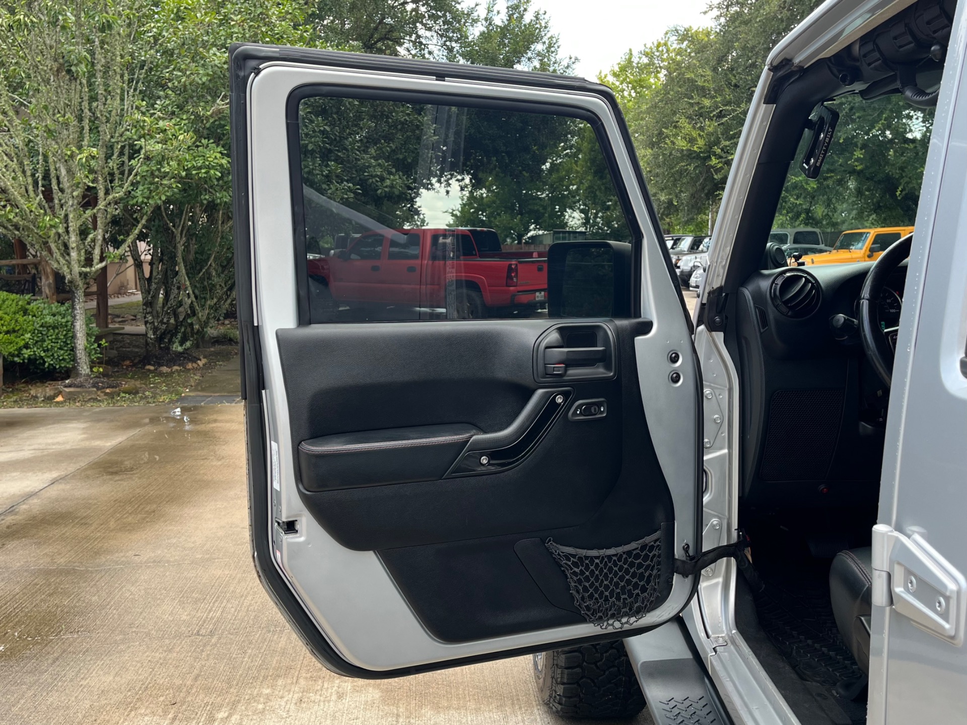 Used-2012-Jeep-Wrangler-Unlimited-Sahara