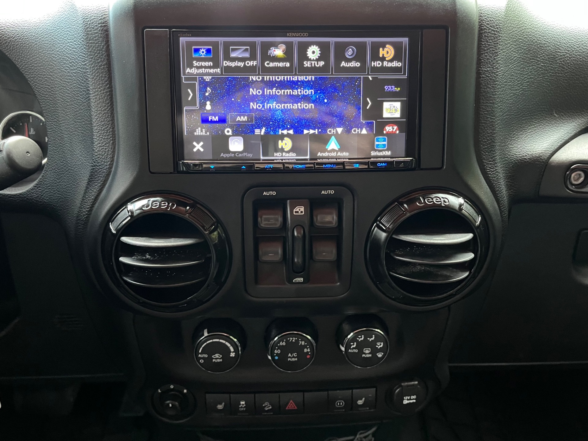 Used-2012-Jeep-Wrangler-Unlimited-Sahara
