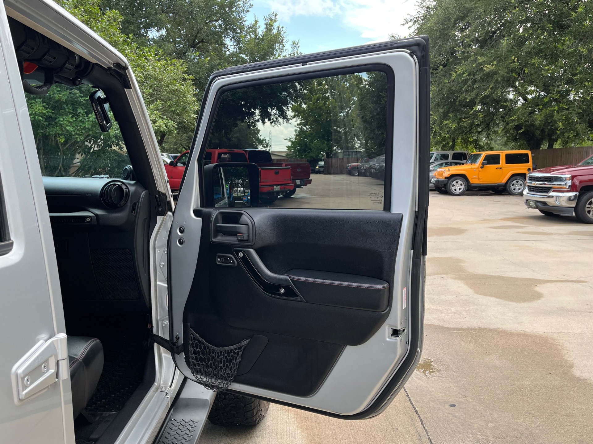 Used-2012-Jeep-Wrangler-Unlimited-Sahara