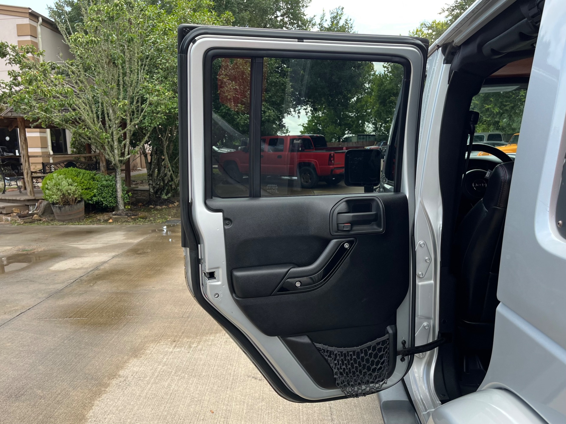 Used-2012-Jeep-Wrangler-Unlimited-Sahara