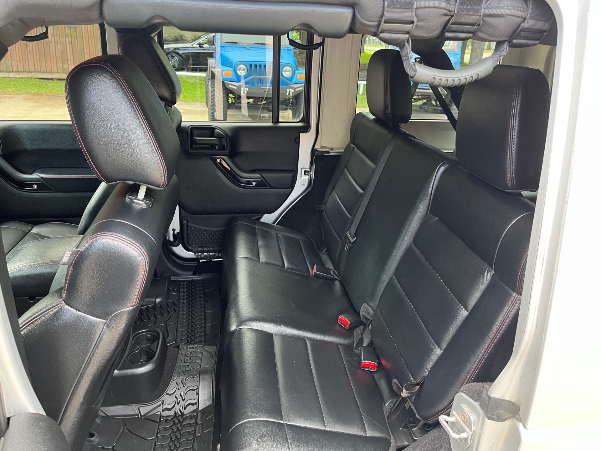 Used-2012-Jeep-Wrangler-Unlimited-Sahara
