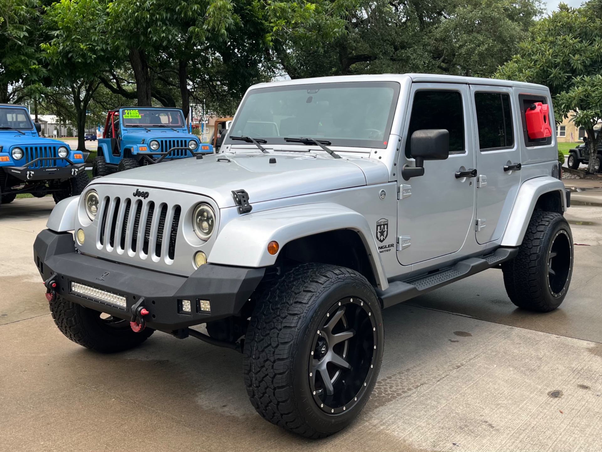 Used-2012-Jeep-Wrangler-Unlimited-Sahara