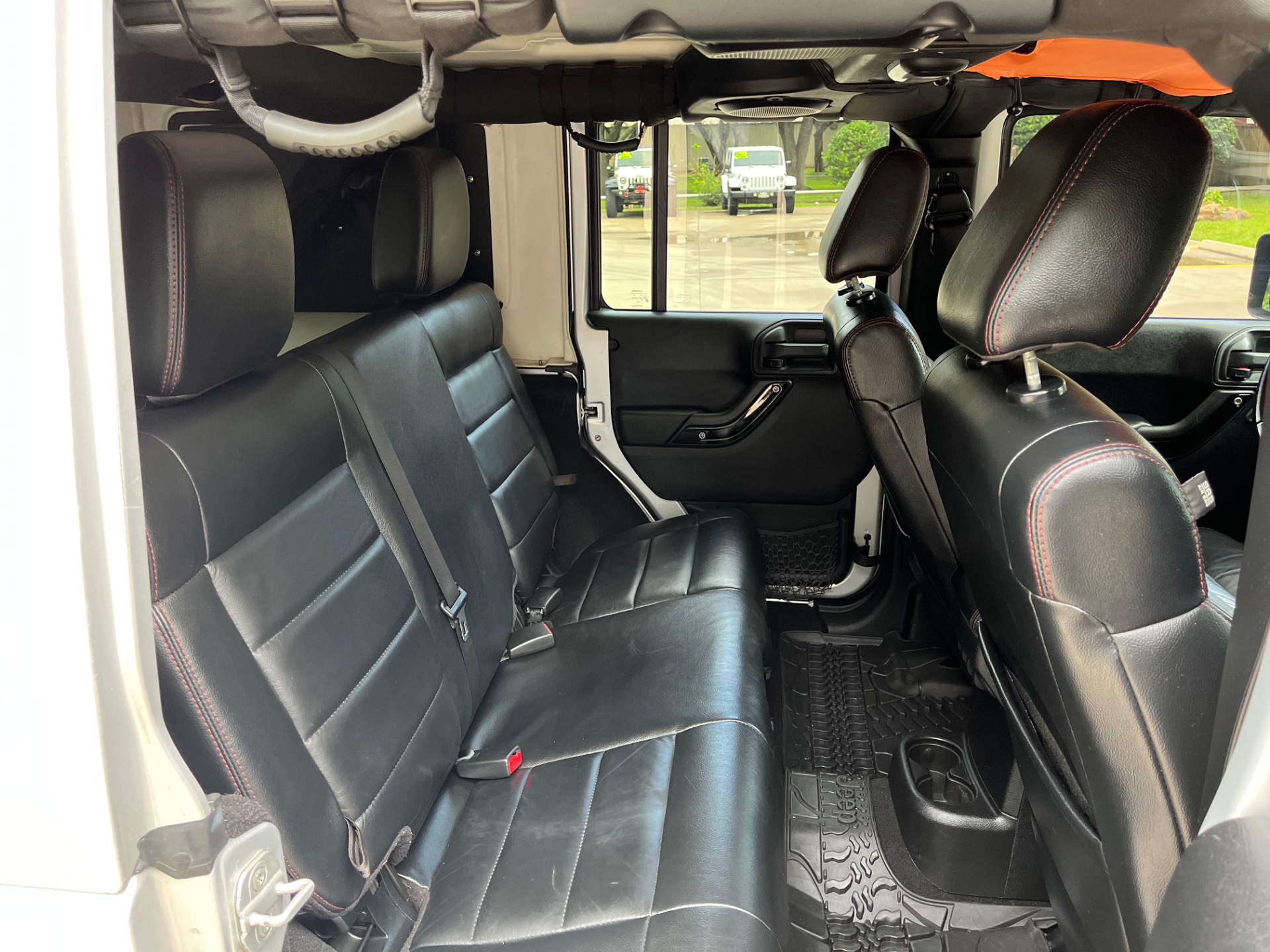 Used-2012-Jeep-Wrangler-Unlimited-Sahara