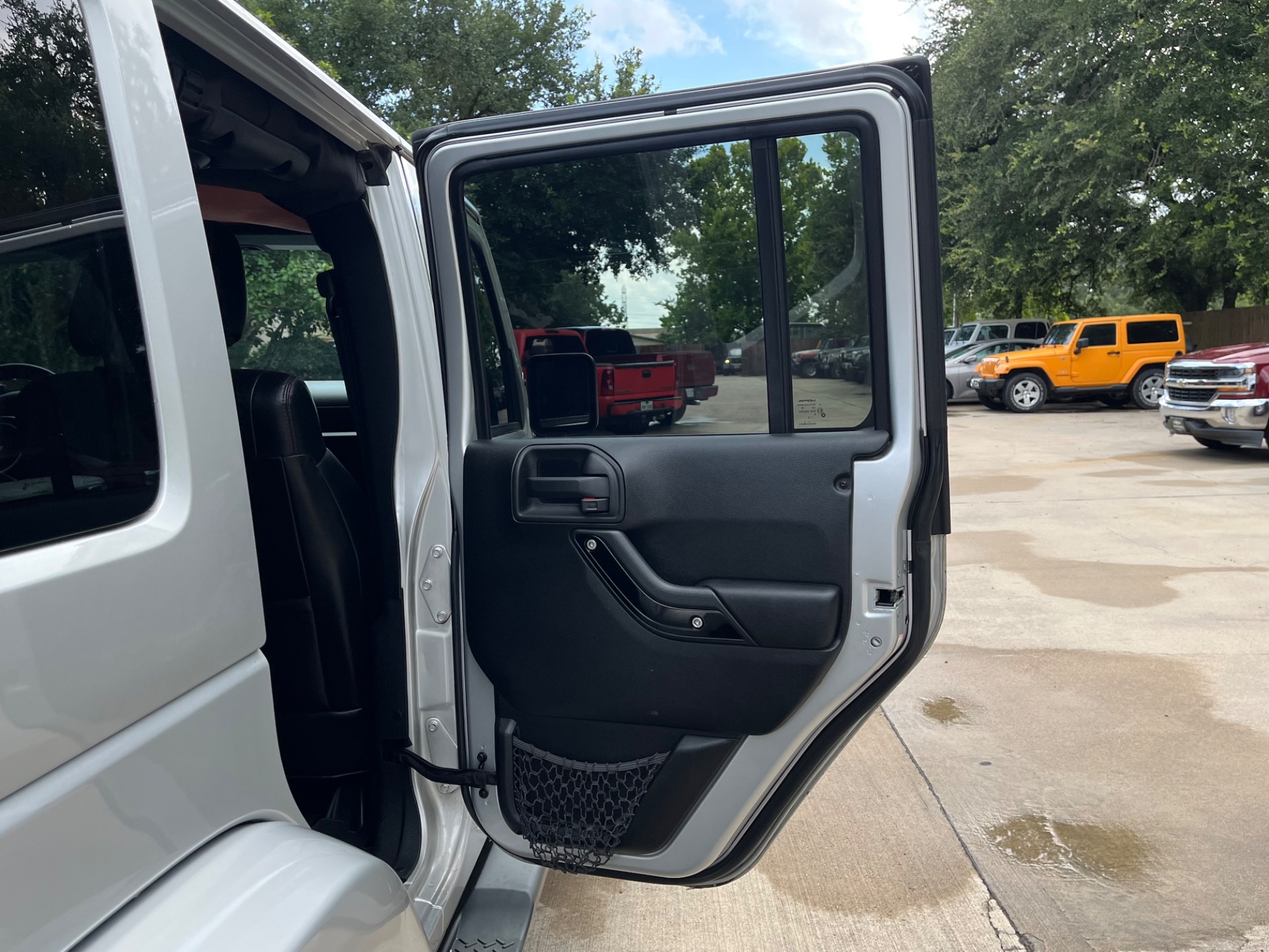 Used-2012-Jeep-Wrangler-Unlimited-Sahara