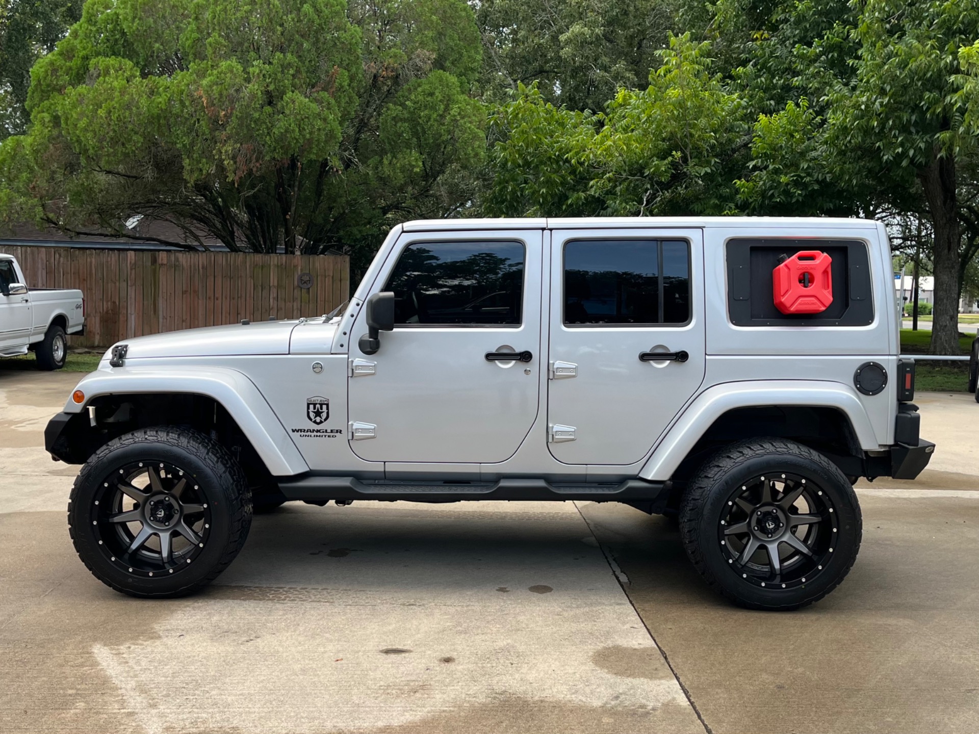 Used-2012-Jeep-Wrangler-Unlimited-Sahara