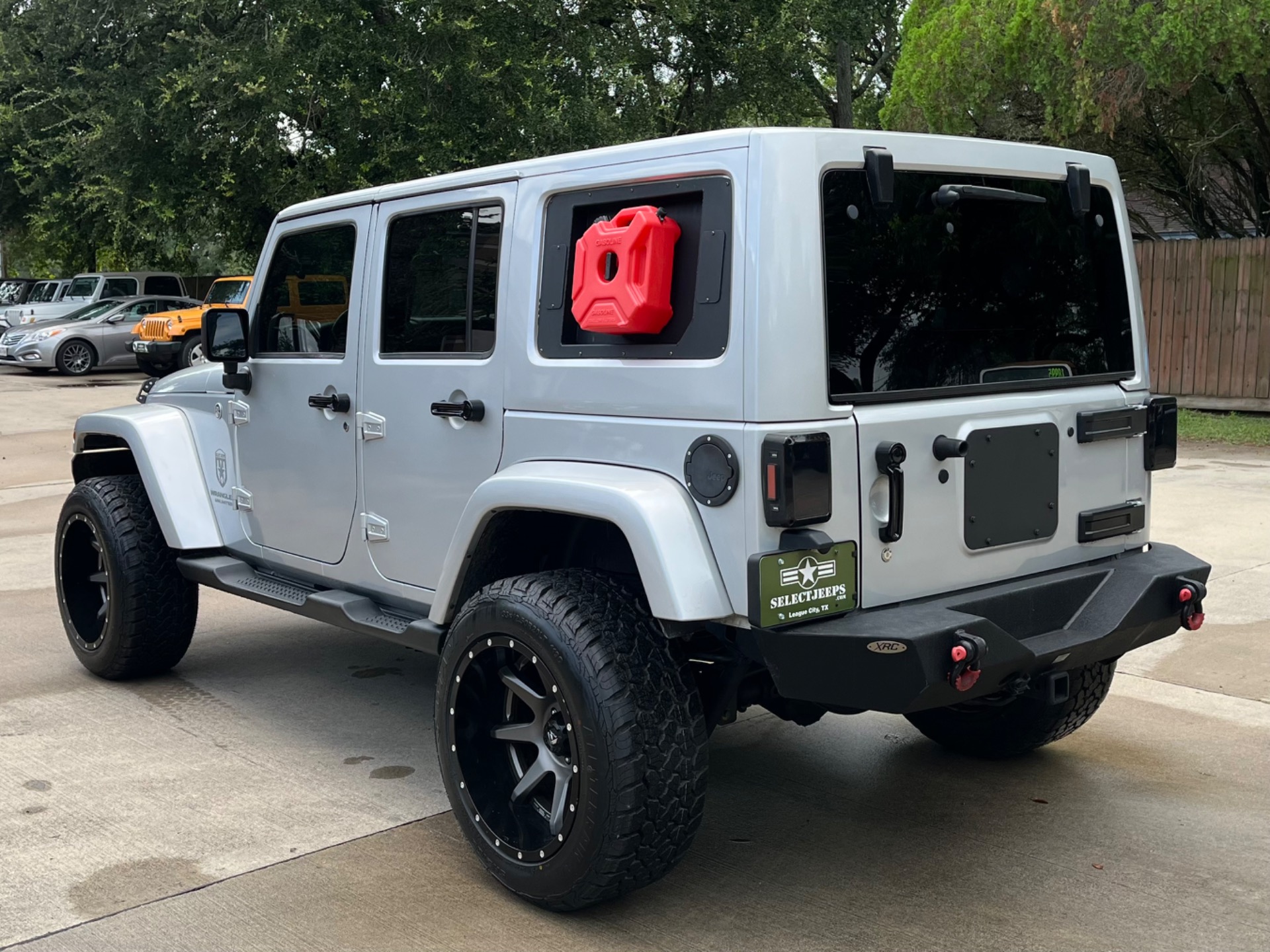 Used-2012-Jeep-Wrangler-Unlimited-Sahara