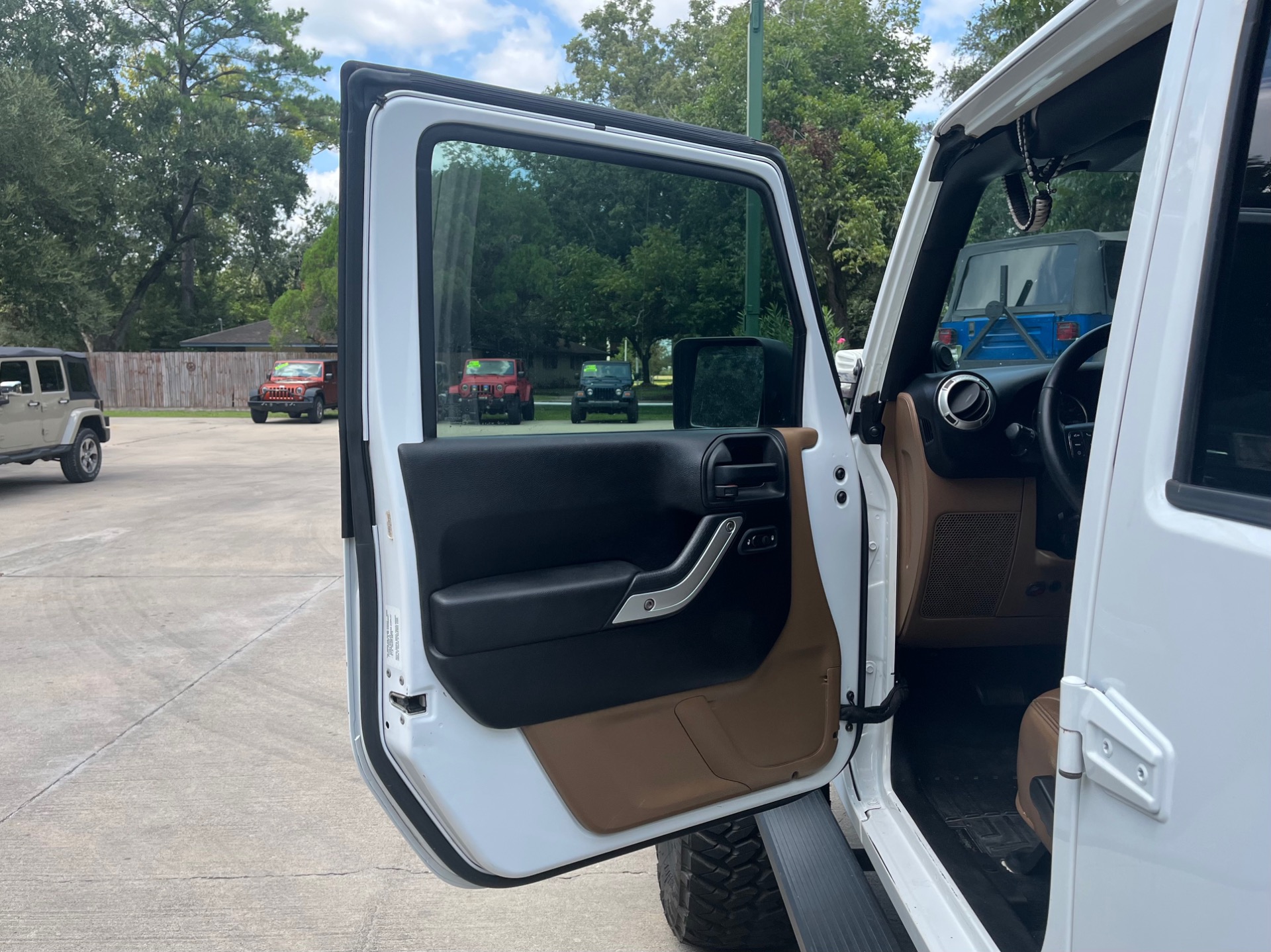 Used-2013-Jeep-Wrangler-Unlimited-Sahara