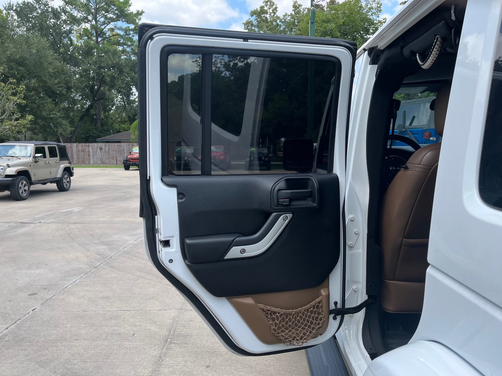 Used-2013-Jeep-Wrangler-Unlimited-Sahara