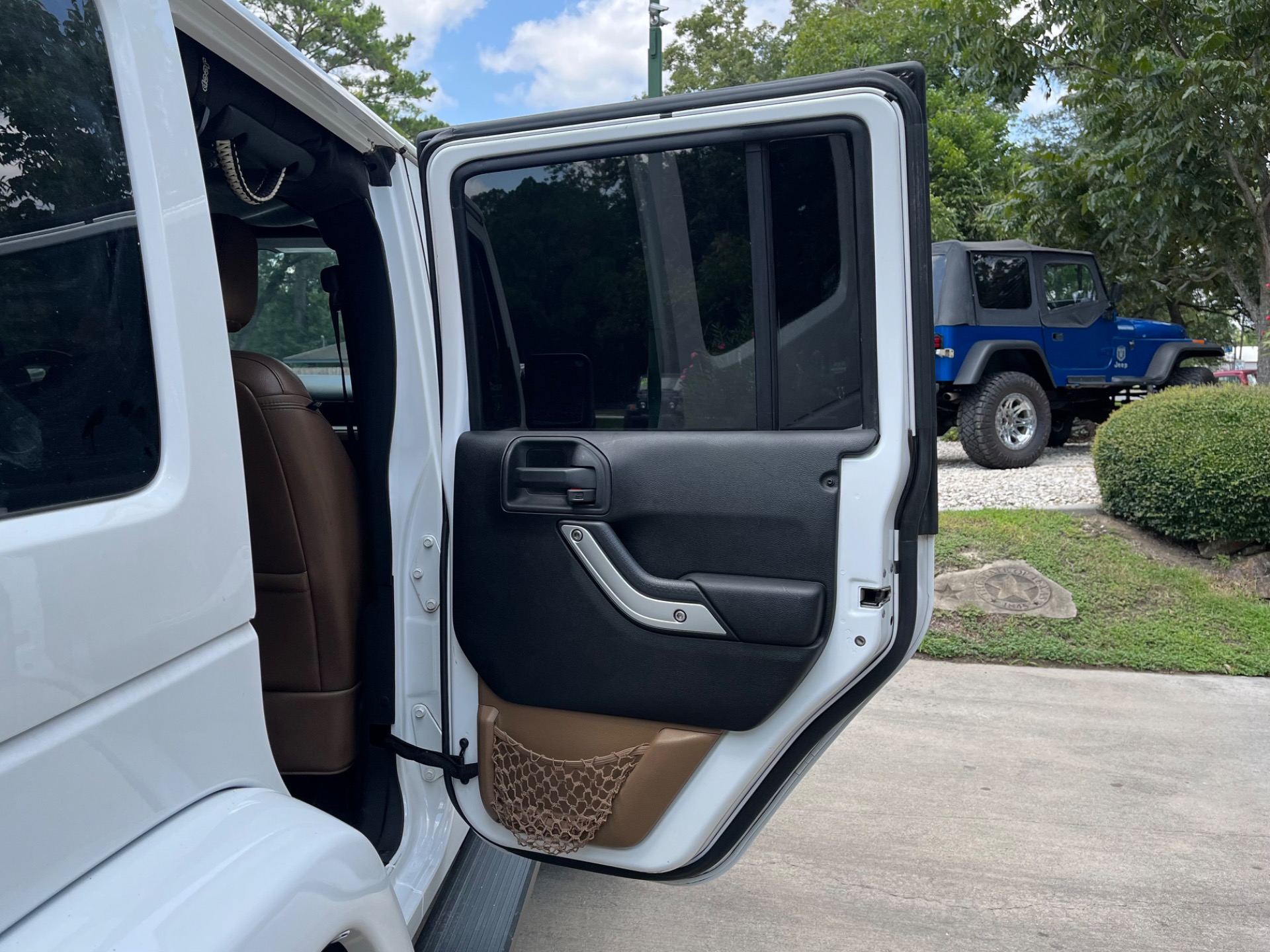 Used-2013-Jeep-Wrangler-Unlimited-Sahara
