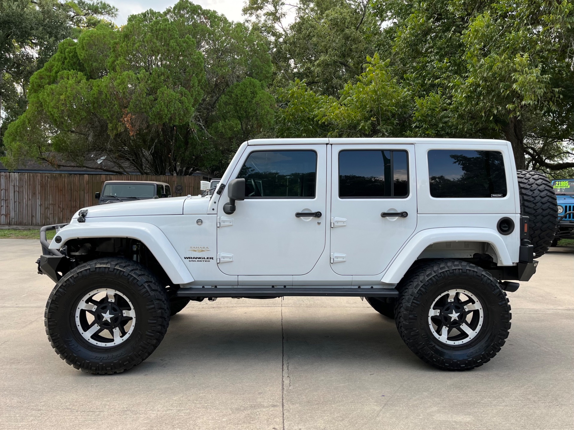 Used-2013-Jeep-Wrangler-Unlimited-Sahara