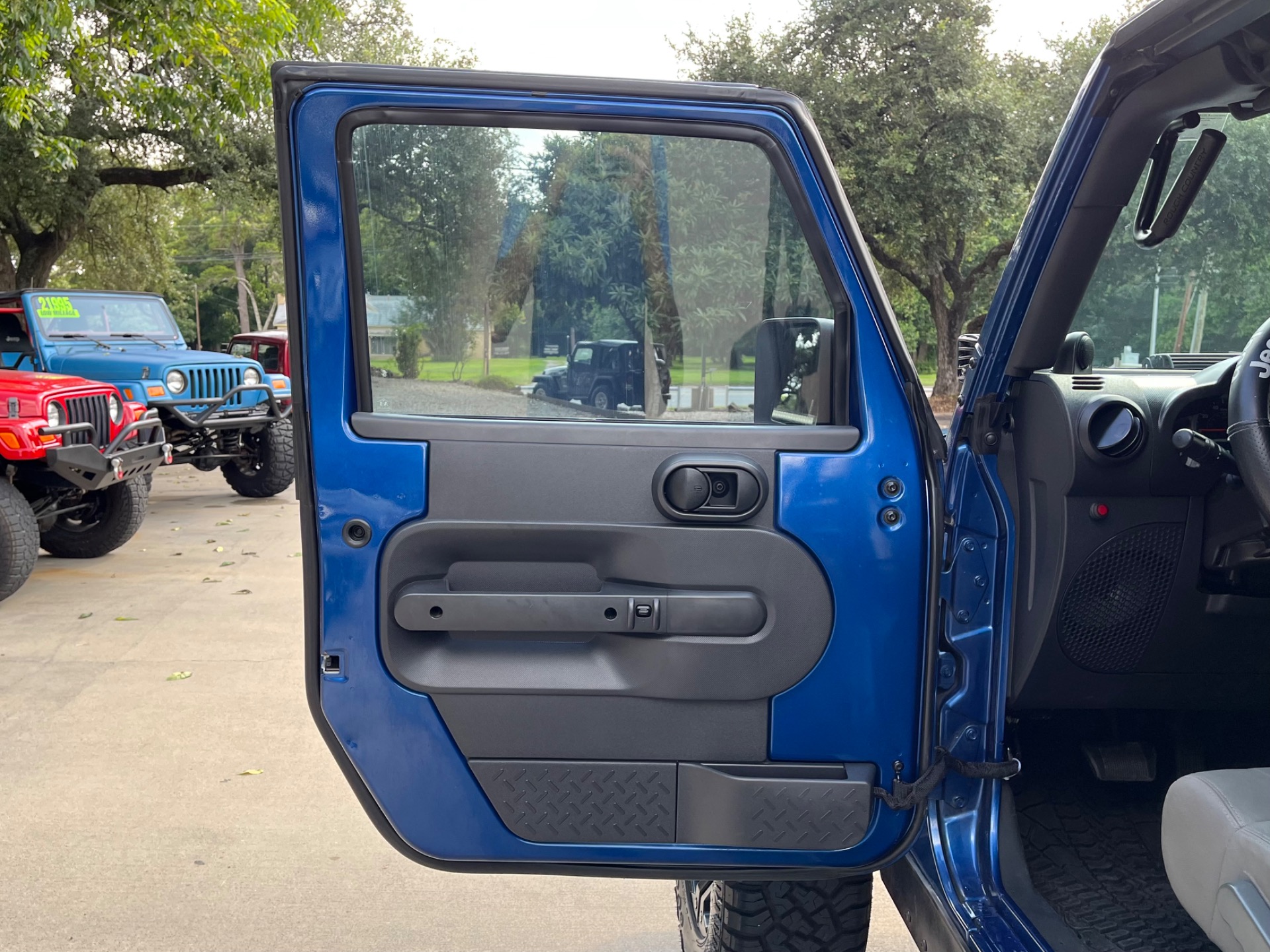 Used-2010-Jeep-Wrangler-Unlimited-Rubicon