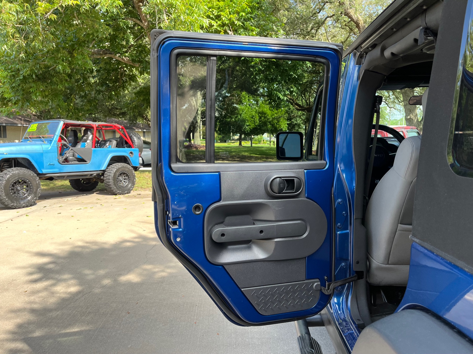 Used-2010-Jeep-Wrangler-Unlimited-Rubicon