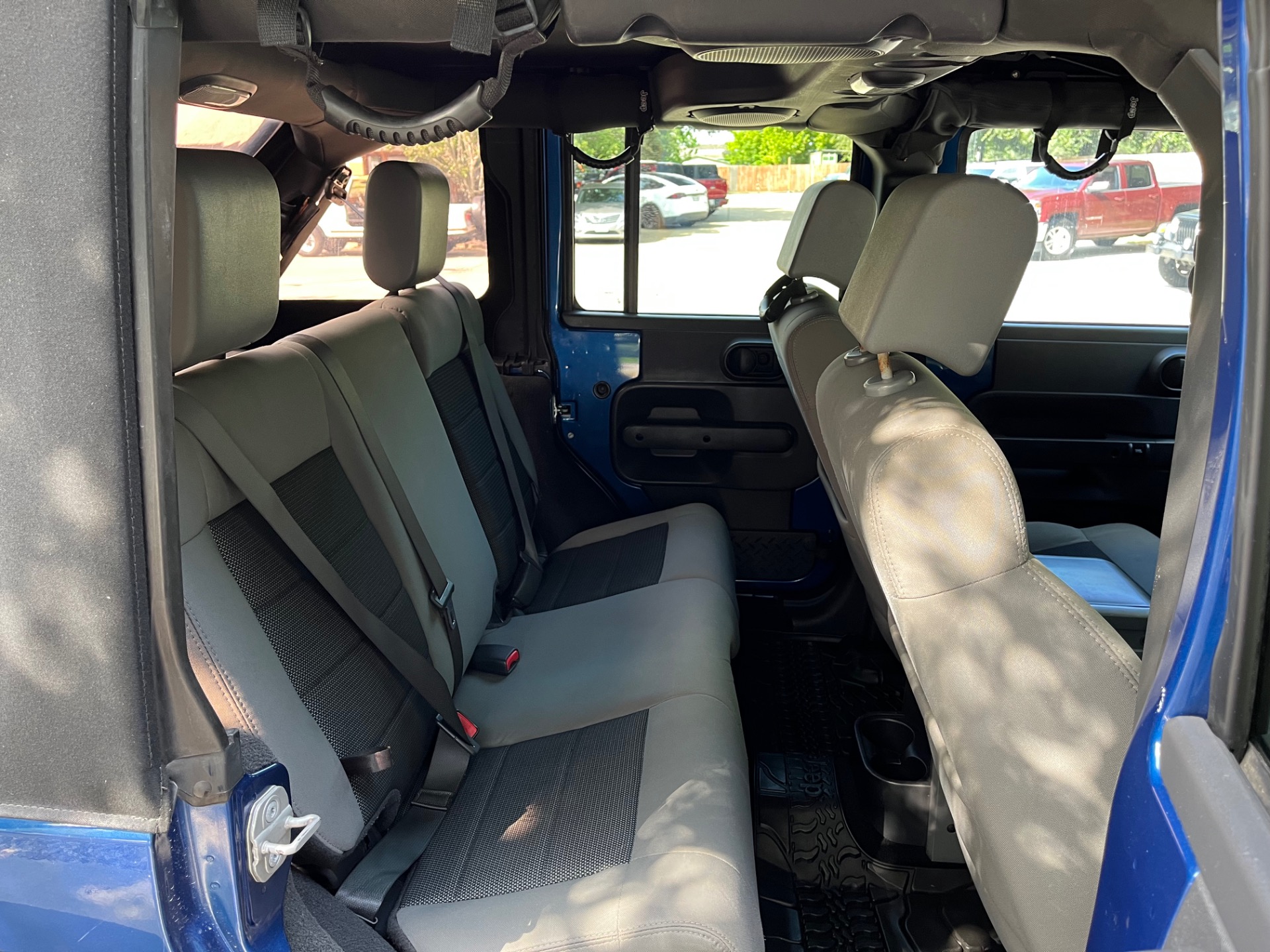 Used-2010-Jeep-Wrangler-Unlimited-Rubicon