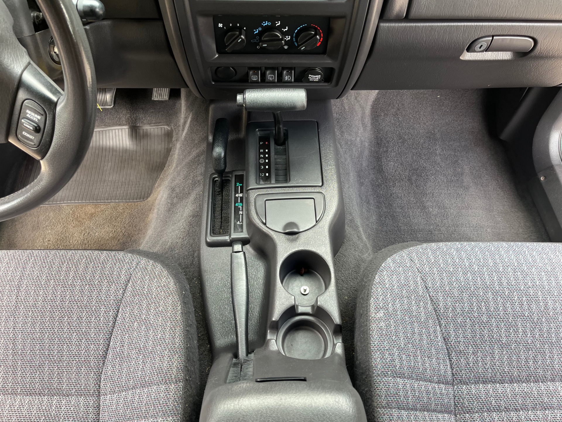 Used-2000-Jeep-Cherokee-Sport