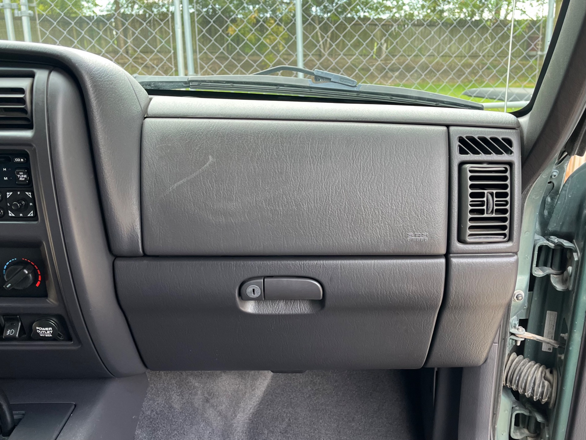 Used-2000-Jeep-Cherokee-Sport