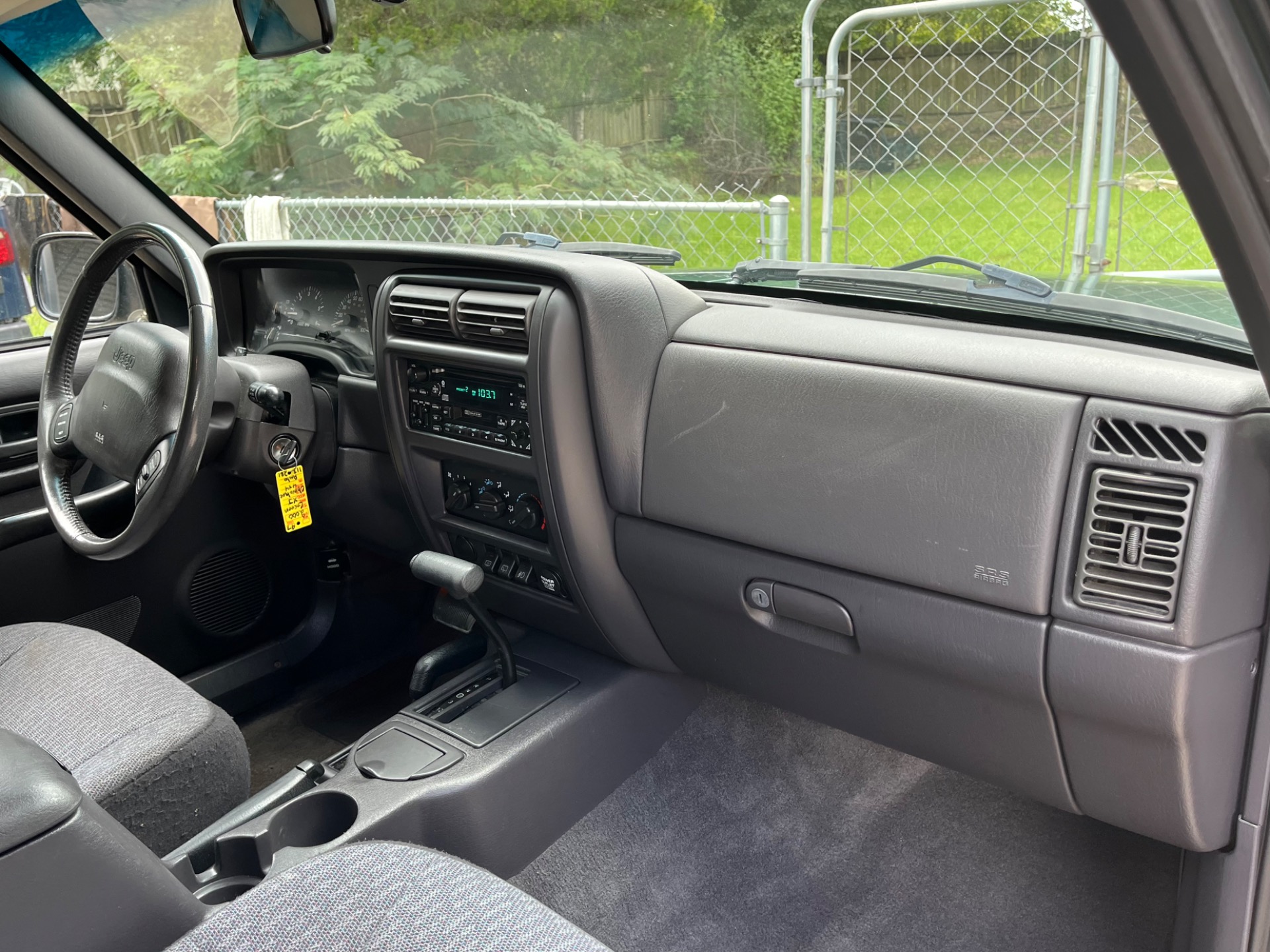 Used-2000-Jeep-Cherokee-Sport