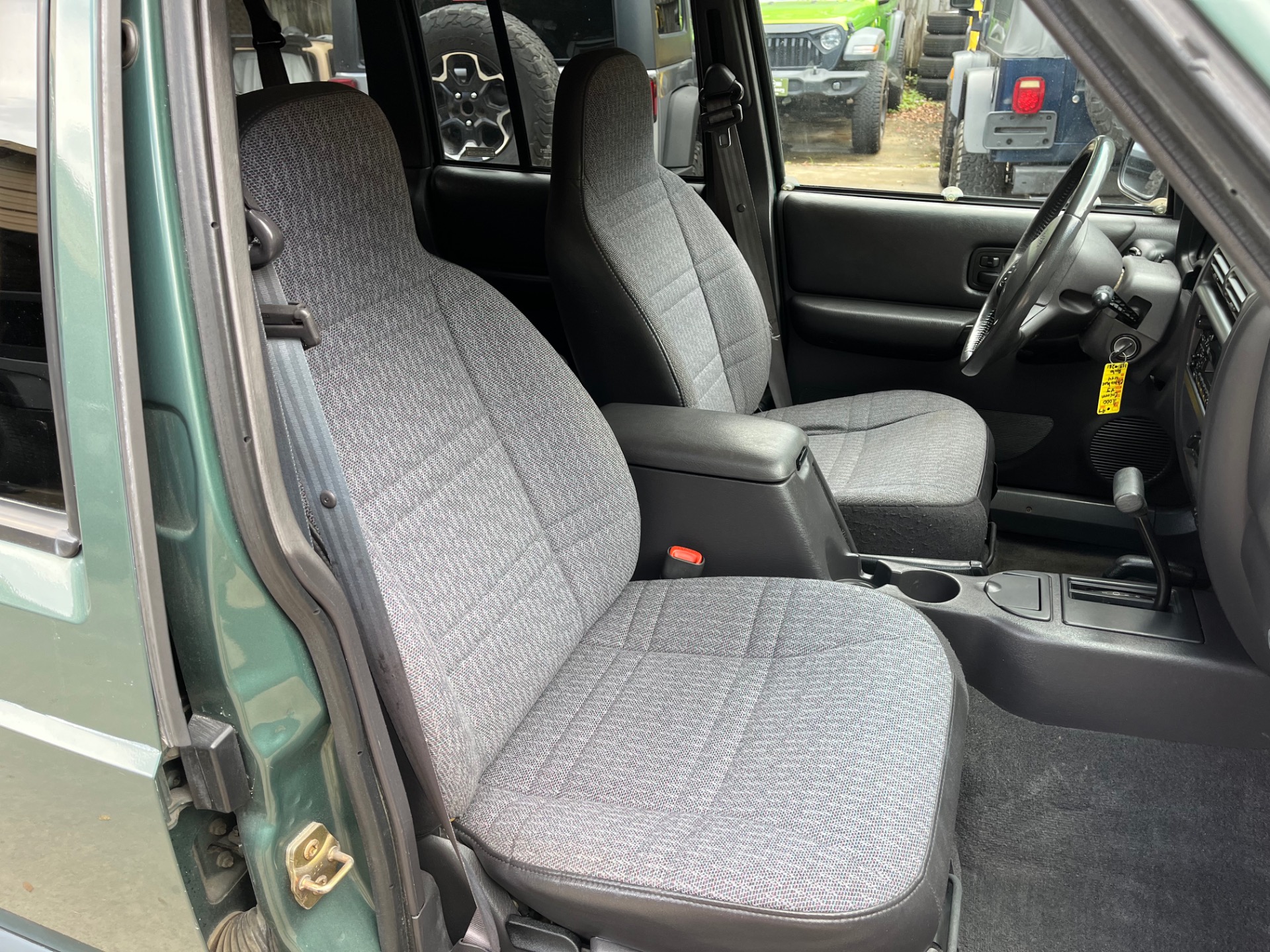 Used-2000-Jeep-Cherokee-Sport