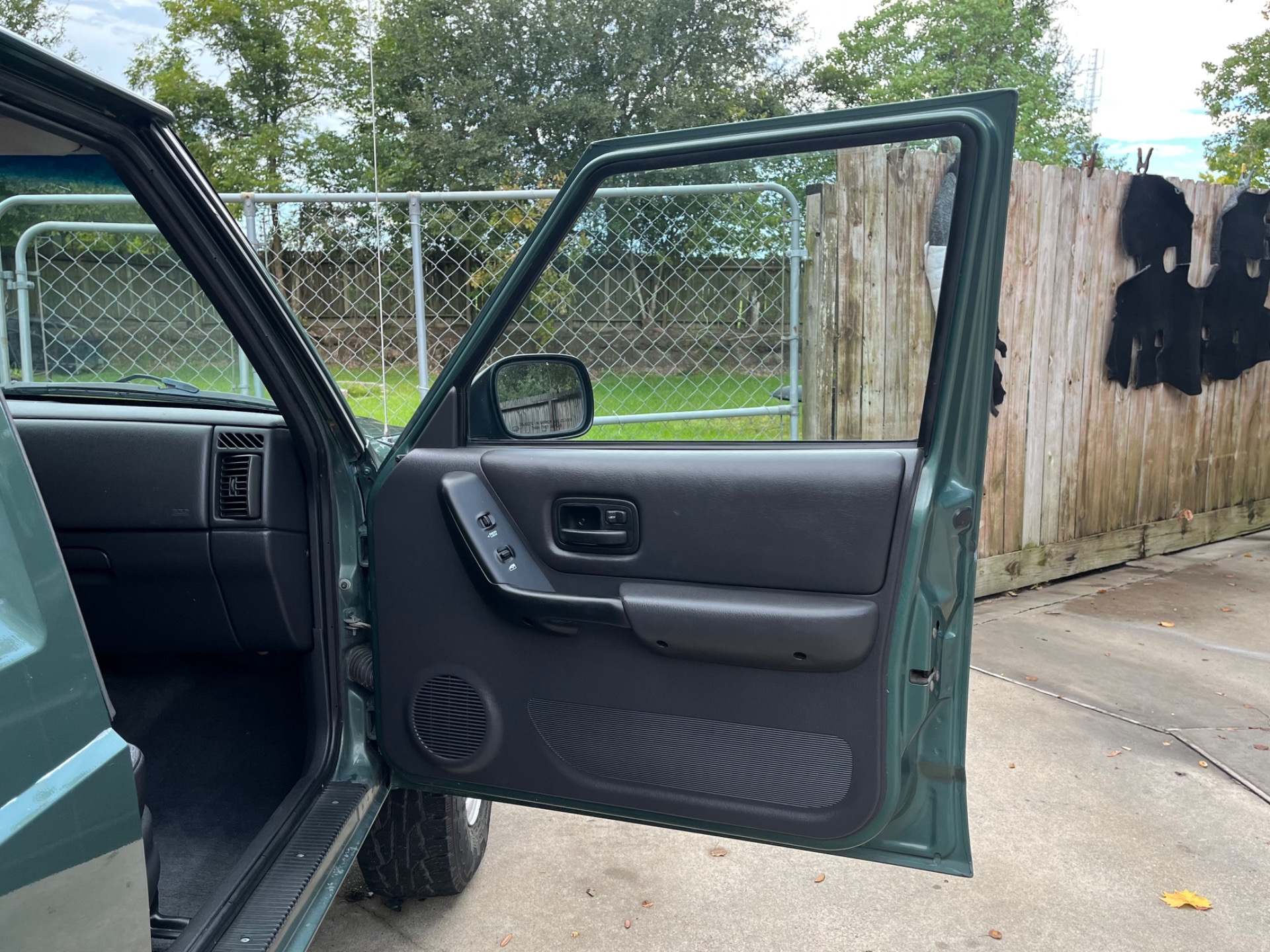 Used-2000-Jeep-Cherokee-Sport