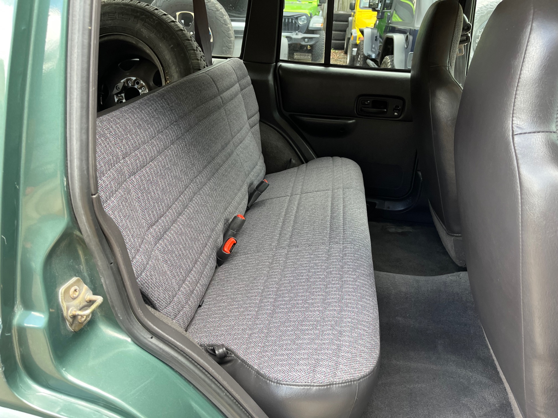 Used-2000-Jeep-Cherokee-Sport