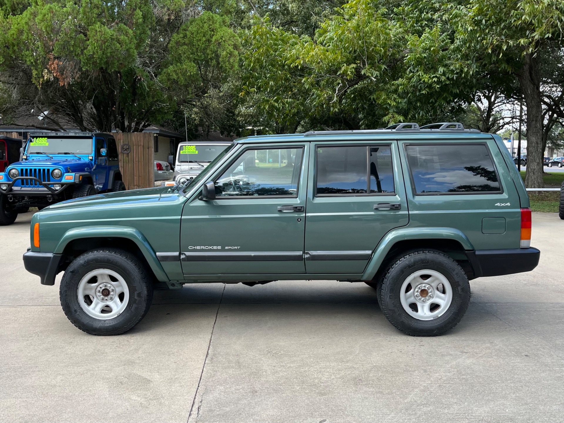 Used-2000-Jeep-Cherokee-Sport