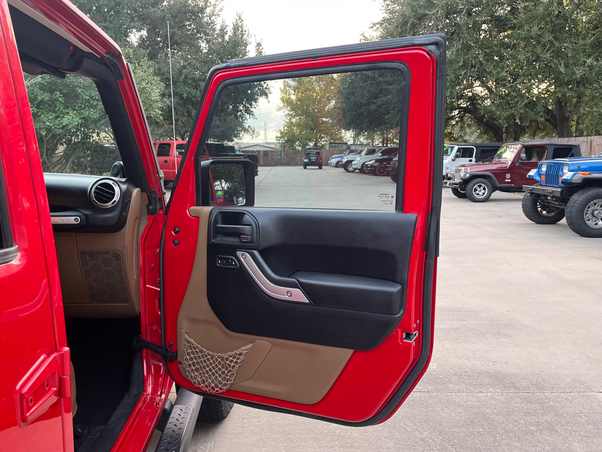 Used-2013-Jeep-Wrangler-Unlimited-Rubicon