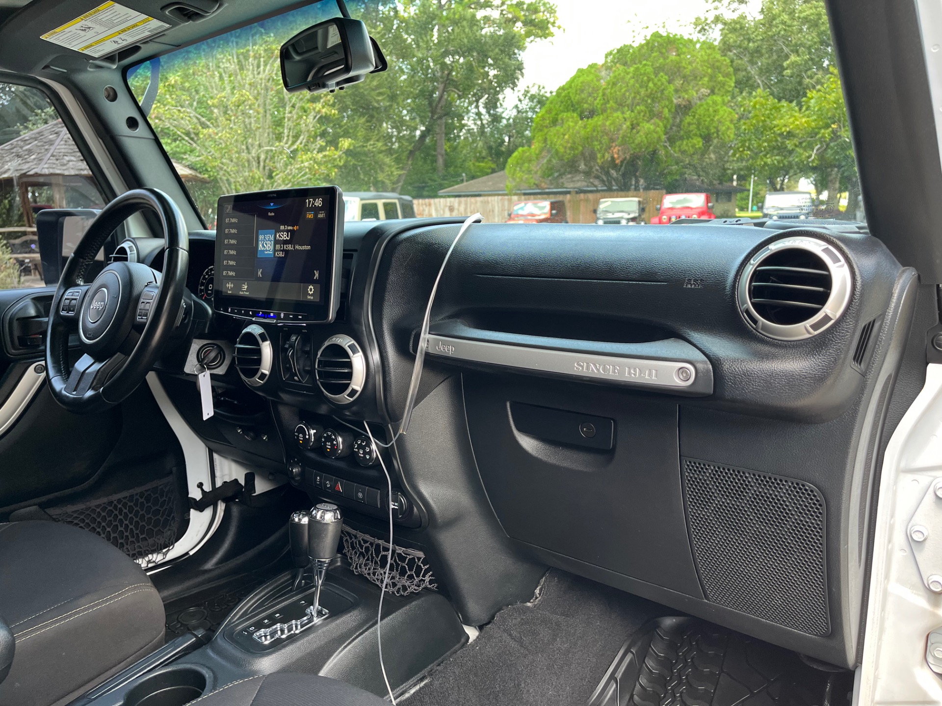 Used-2017-Jeep-Wrangler-Unlimited-Rubicon