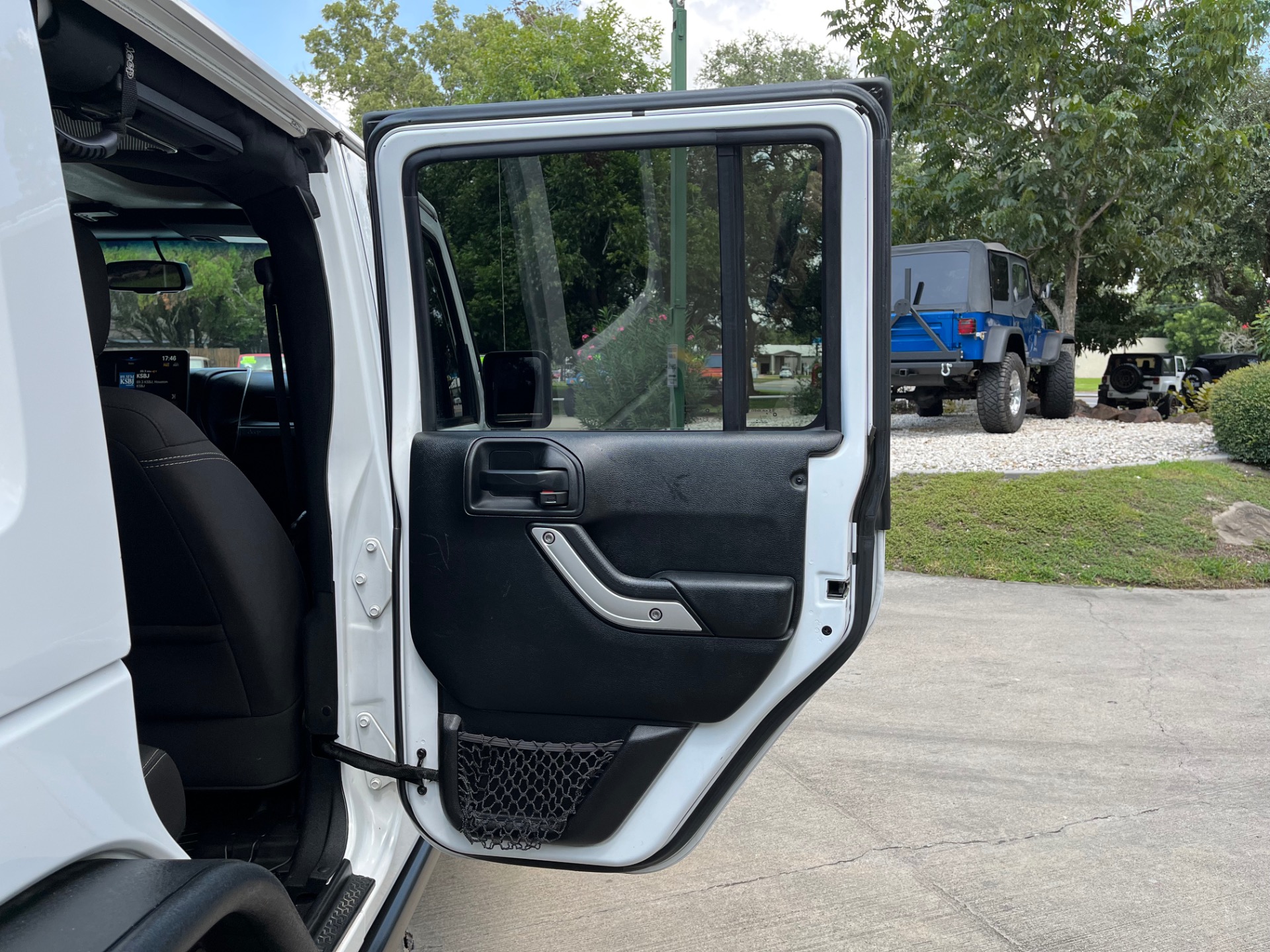 Used-2017-Jeep-Wrangler-Unlimited-Rubicon
