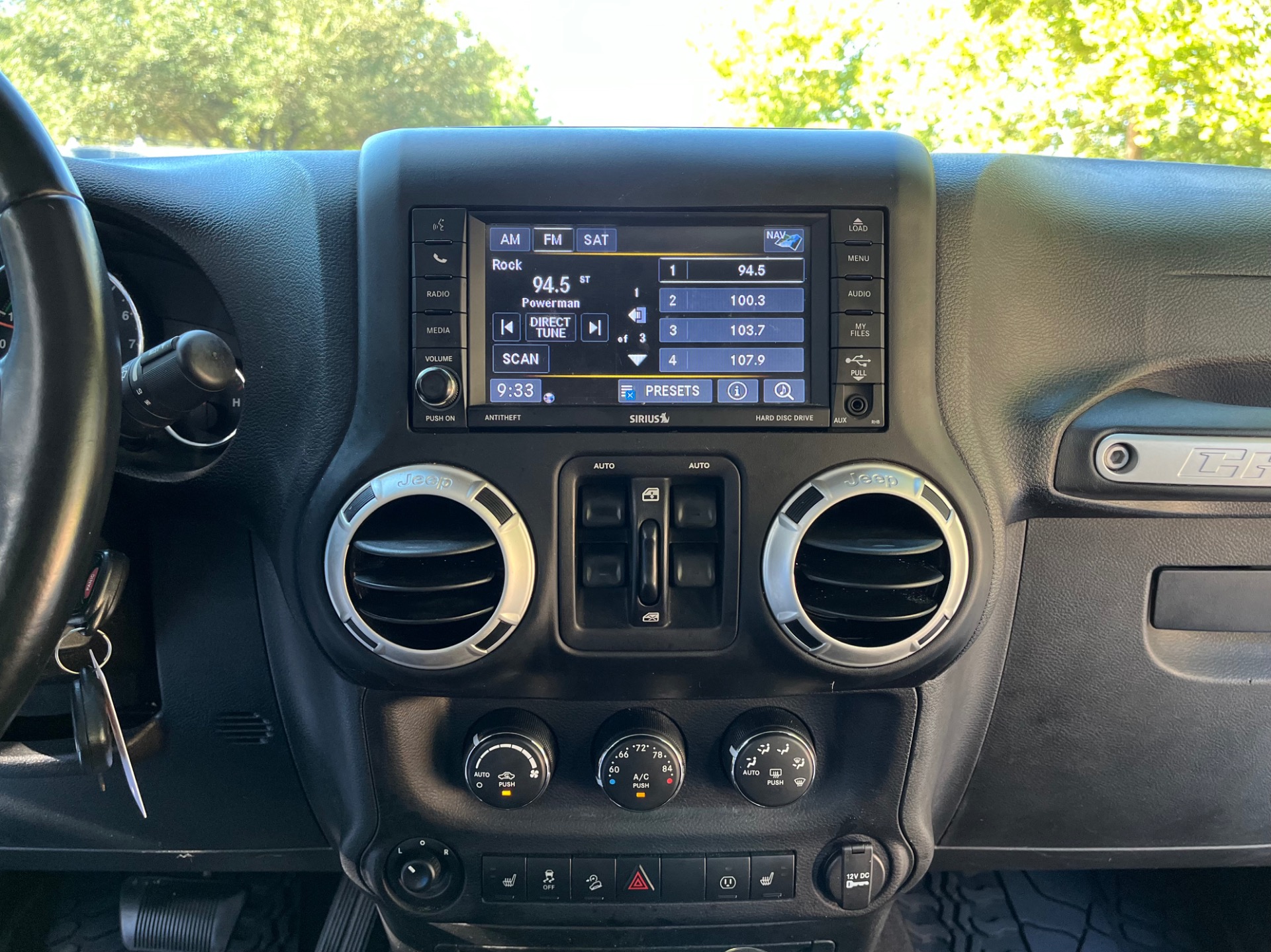 Used-2017-Jeep-Wrangler-Unlimited-Chief-Edition