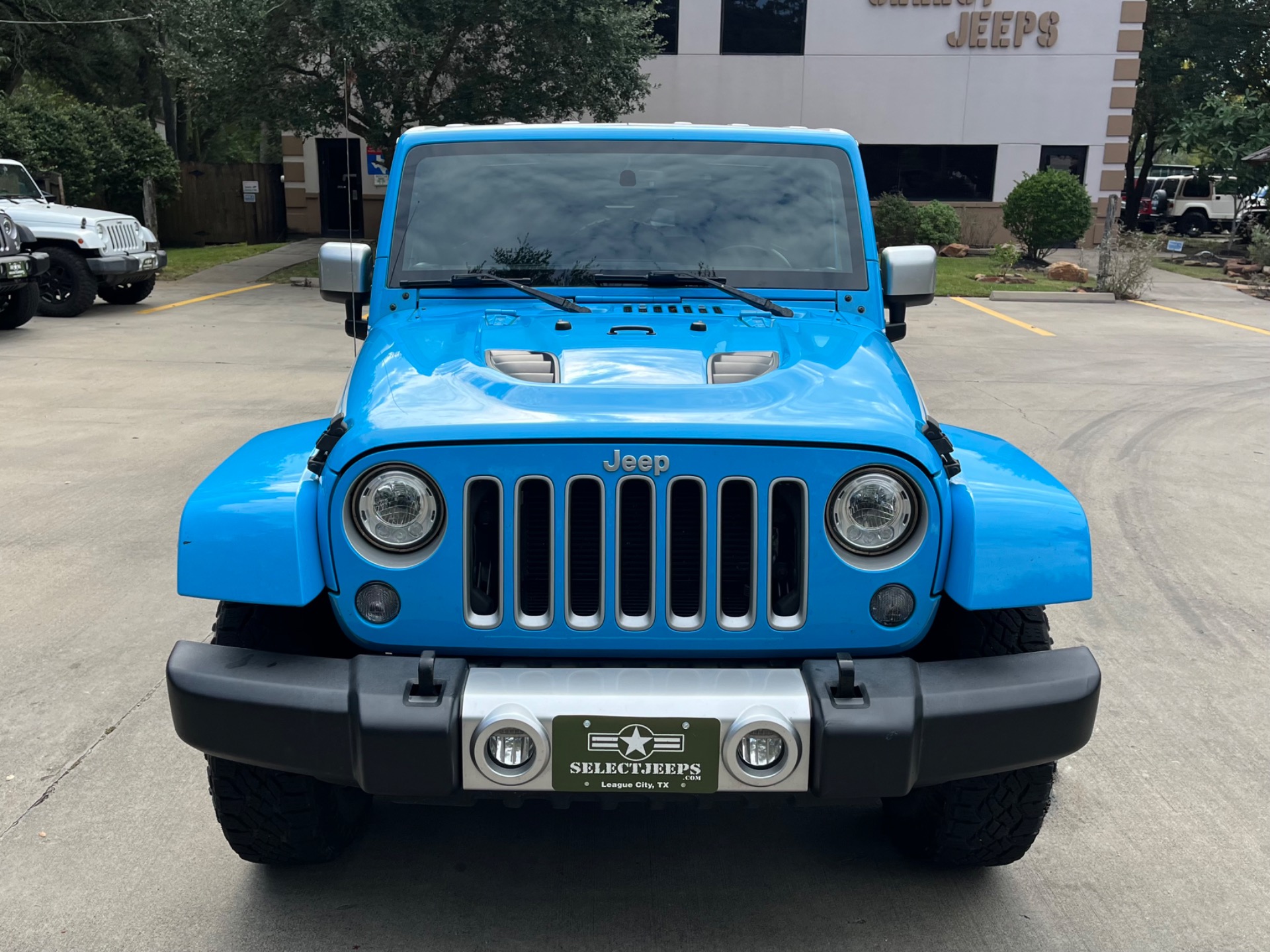 Used-2017-Jeep-Wrangler-Unlimited-Chief-Edition