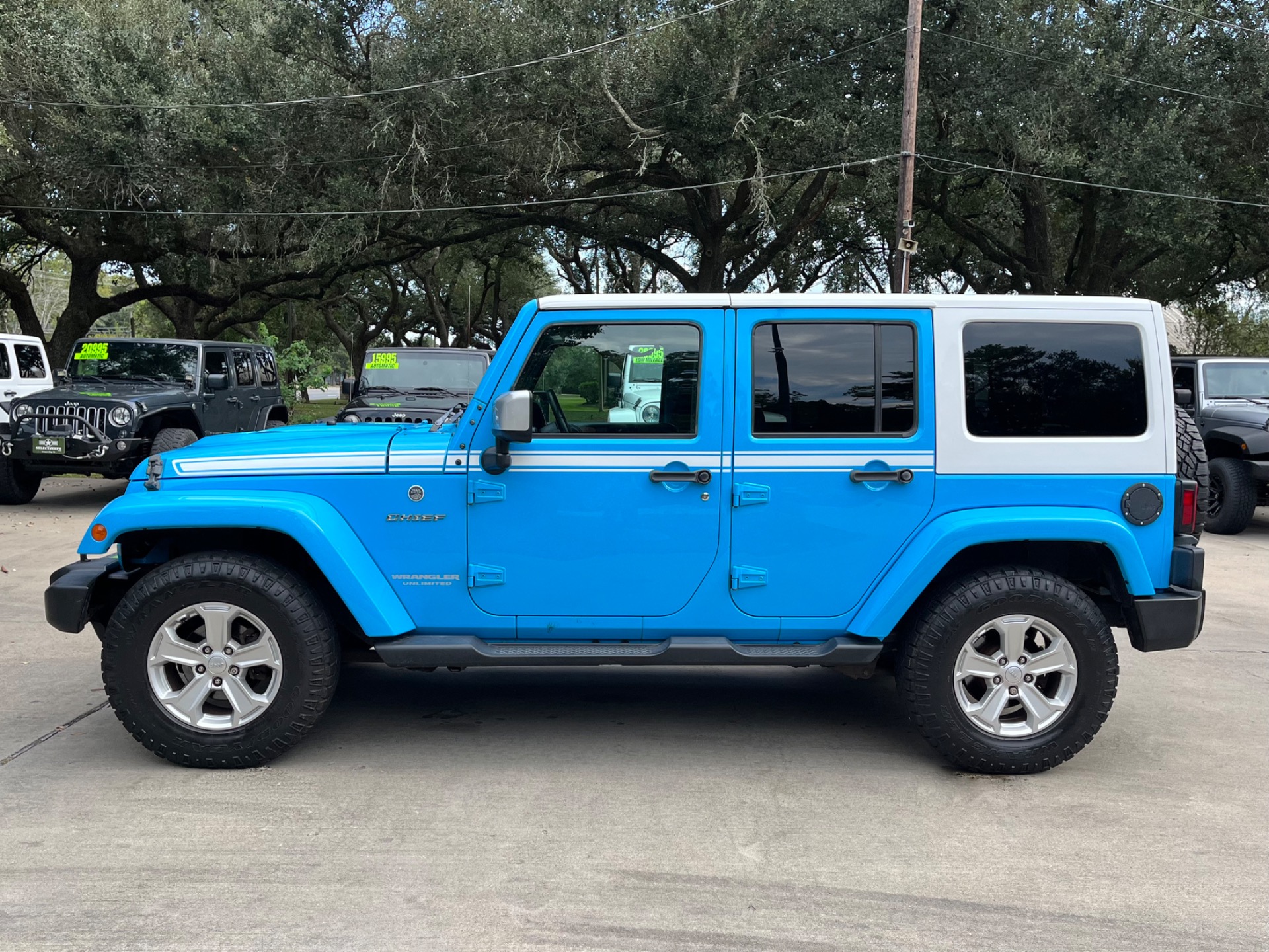 Used-2017-Jeep-Wrangler-Unlimited-Chief-Edition