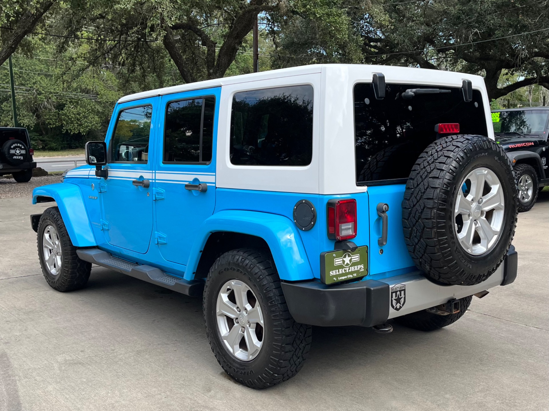 Used-2017-Jeep-Wrangler-Unlimited-Chief-Edition