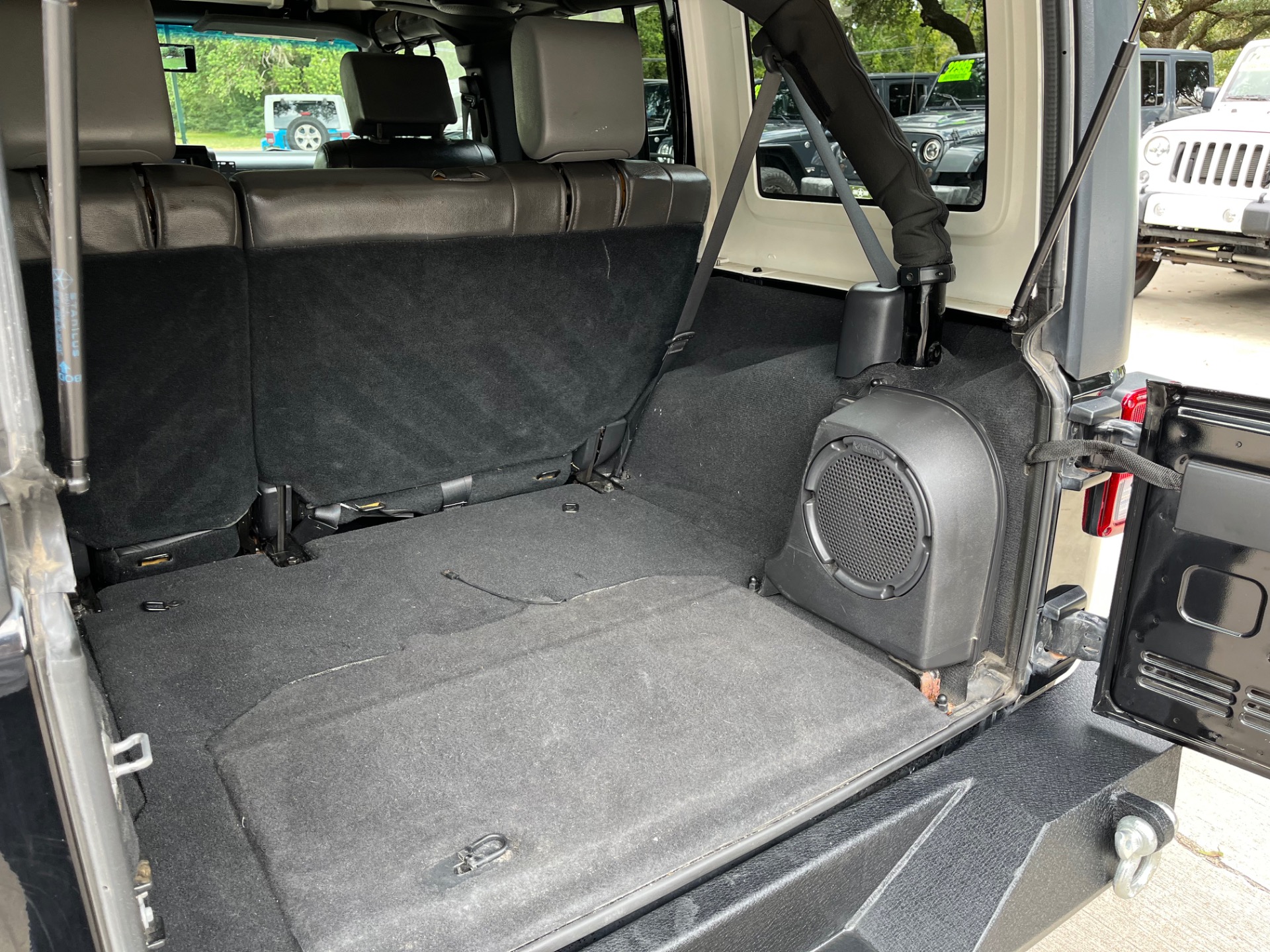 Used-2010-Jeep-Wrangler-Unlimited-Rubicon
