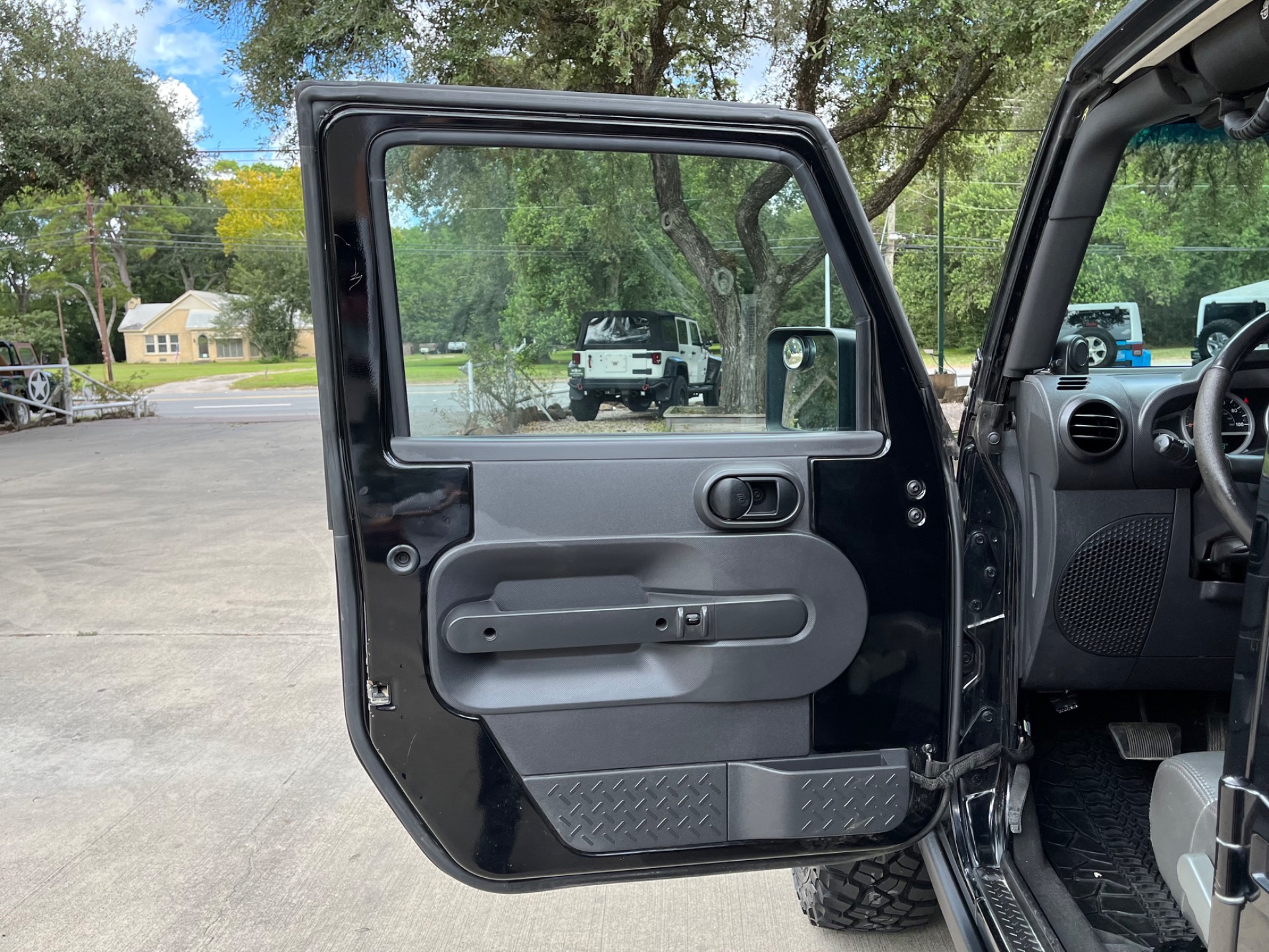 Used-2010-Jeep-Wrangler-Unlimited-Rubicon