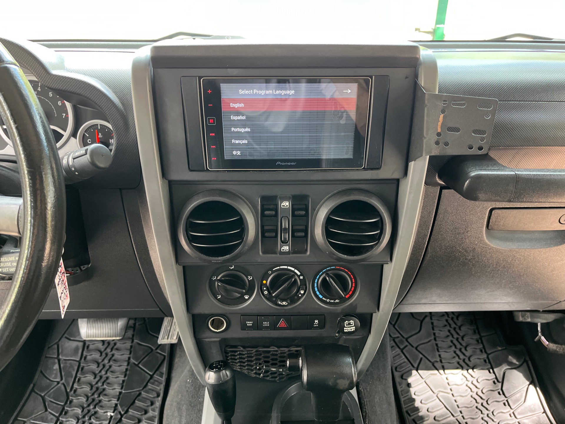 Used-2010-Jeep-Wrangler-Unlimited-Rubicon