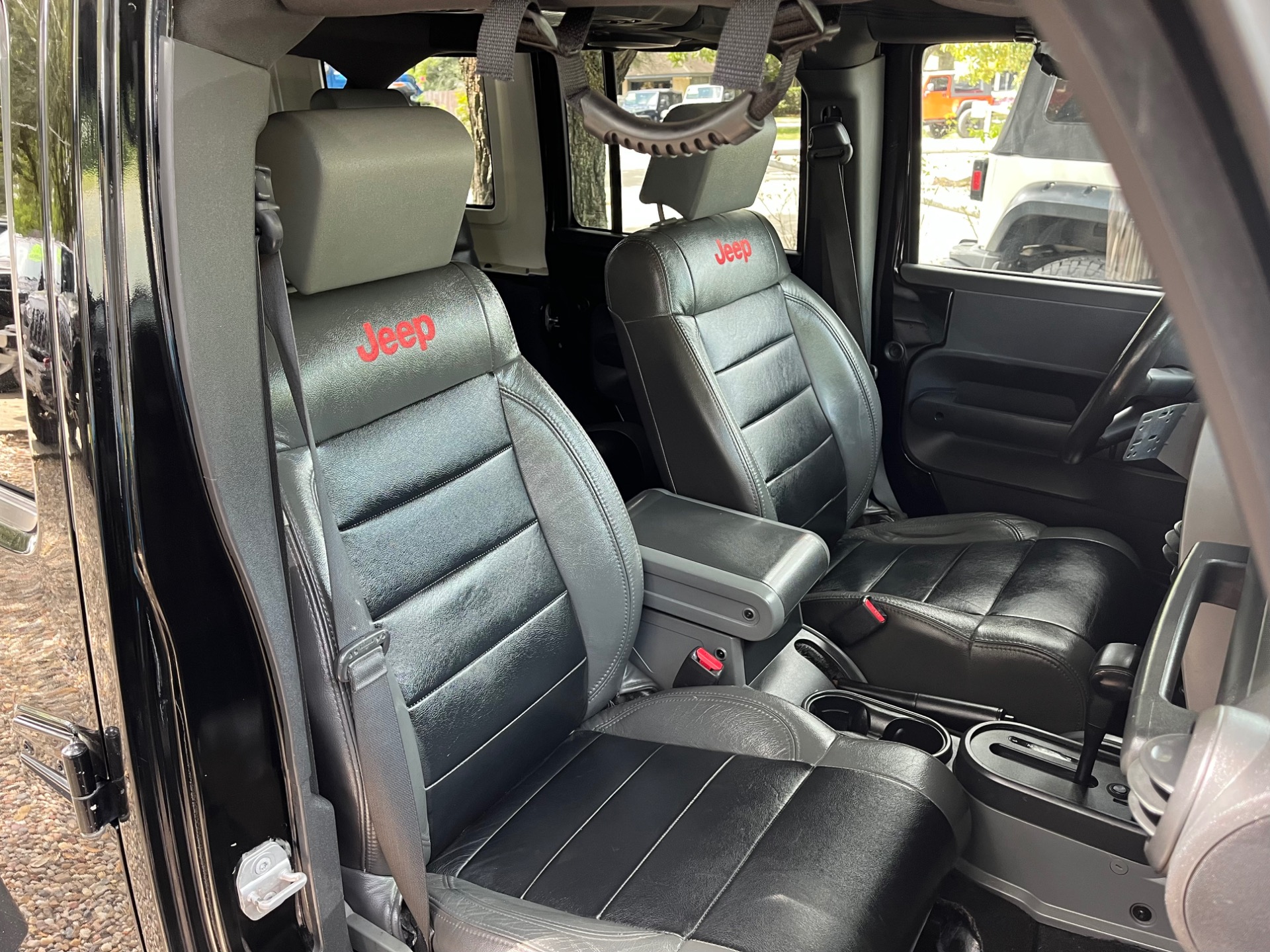 Used-2010-Jeep-Wrangler-Unlimited-Rubicon