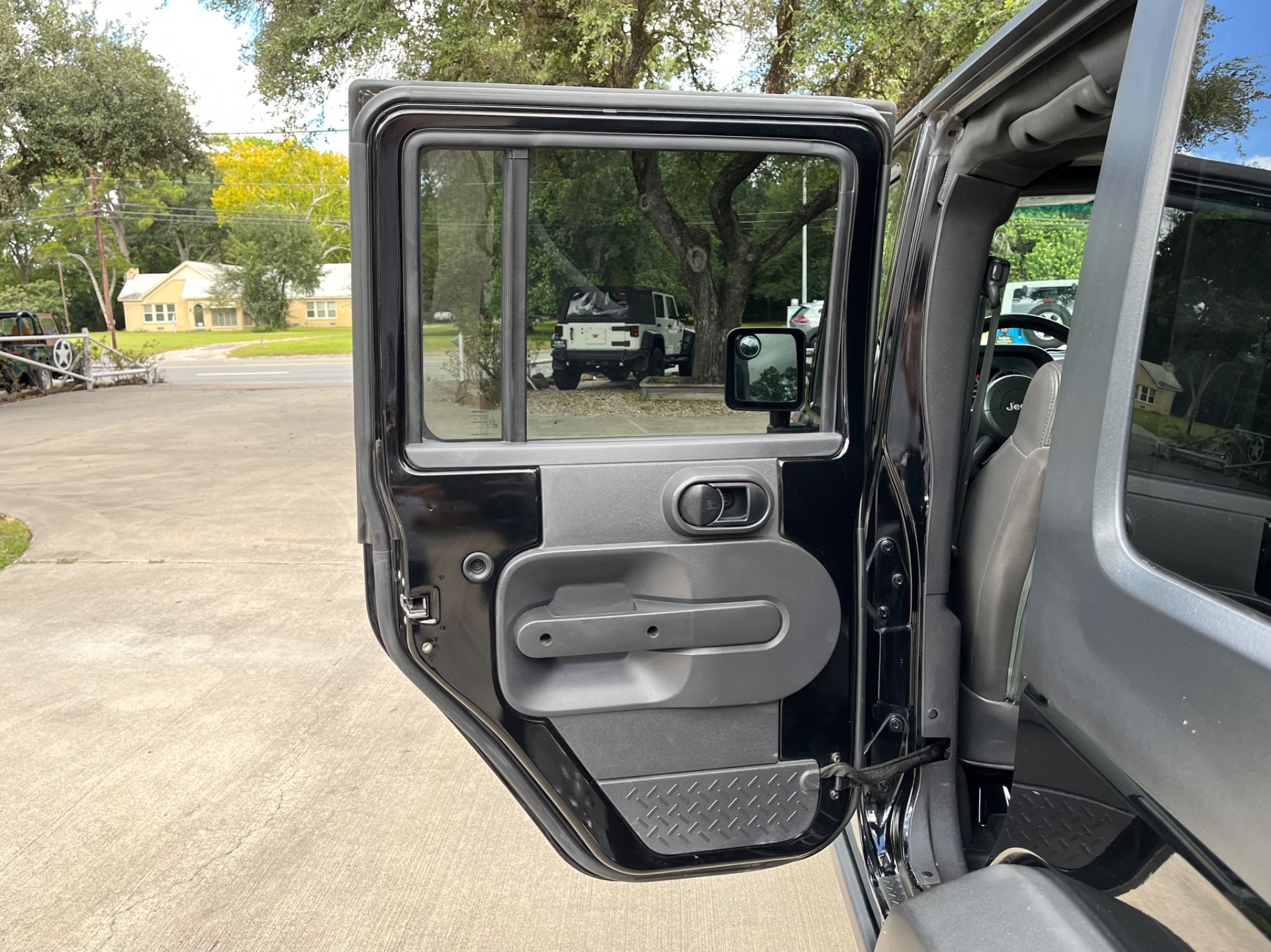Used-2010-Jeep-Wrangler-Unlimited-Rubicon