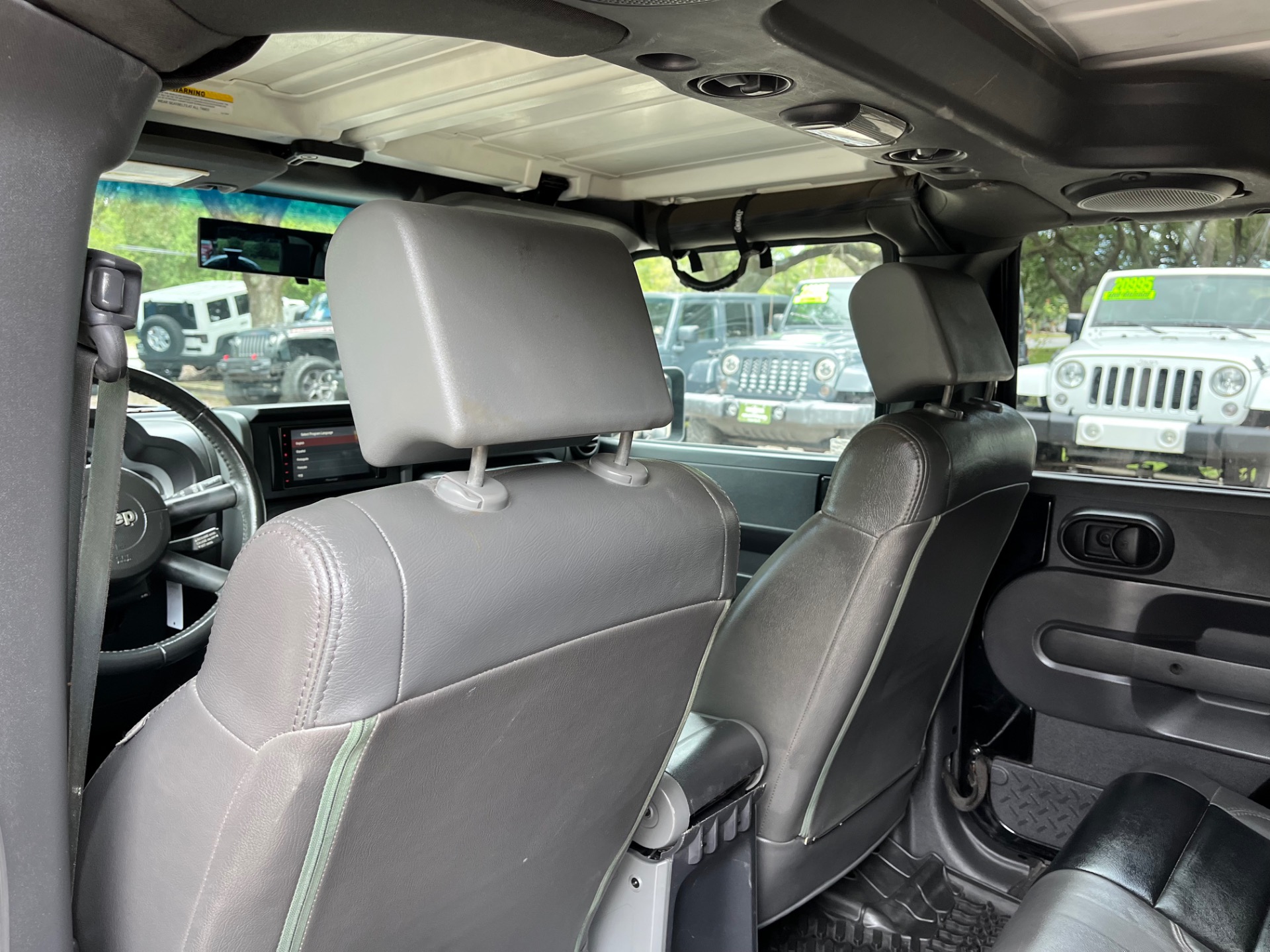 Used-2010-Jeep-Wrangler-Unlimited-Rubicon