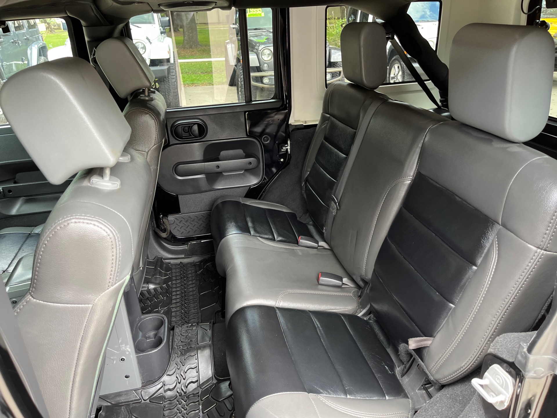Used-2010-Jeep-Wrangler-Unlimited-Rubicon