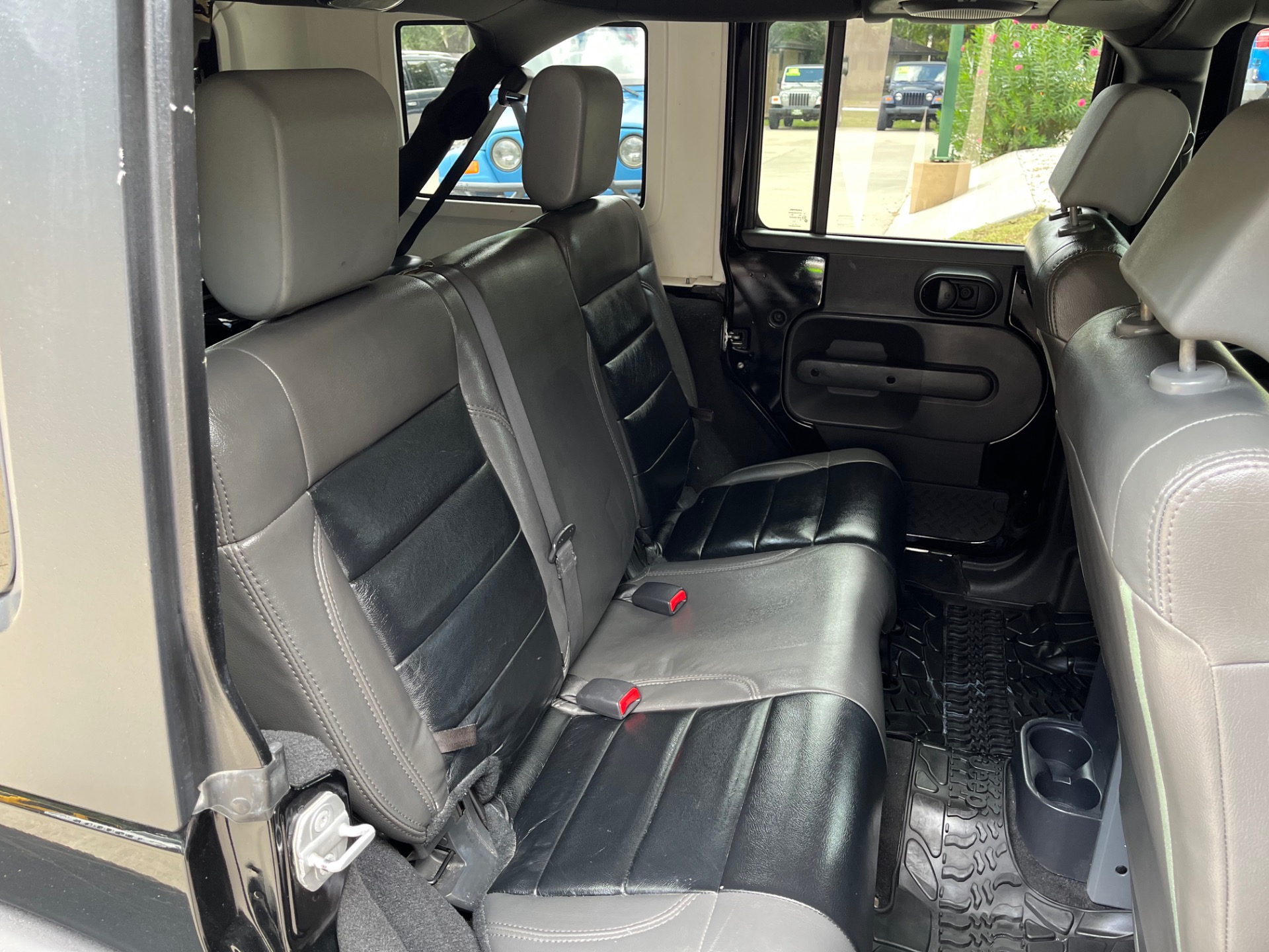 Used-2010-Jeep-Wrangler-Unlimited-Rubicon
