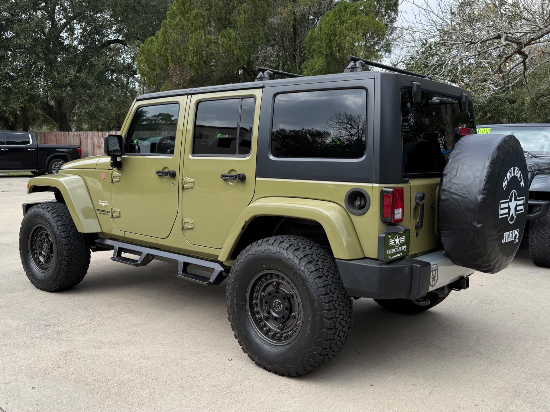 Used-2013-Jeep-Wrangler-Unlimited-Sahara