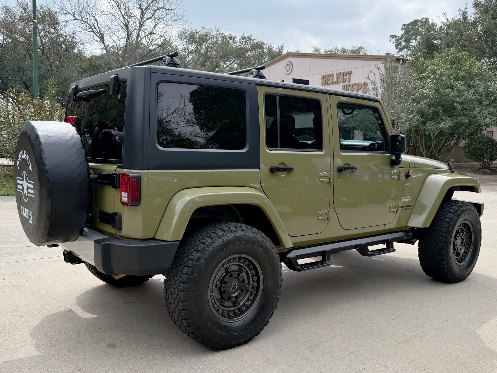 Used-2013-Jeep-Wrangler-Unlimited-Sahara