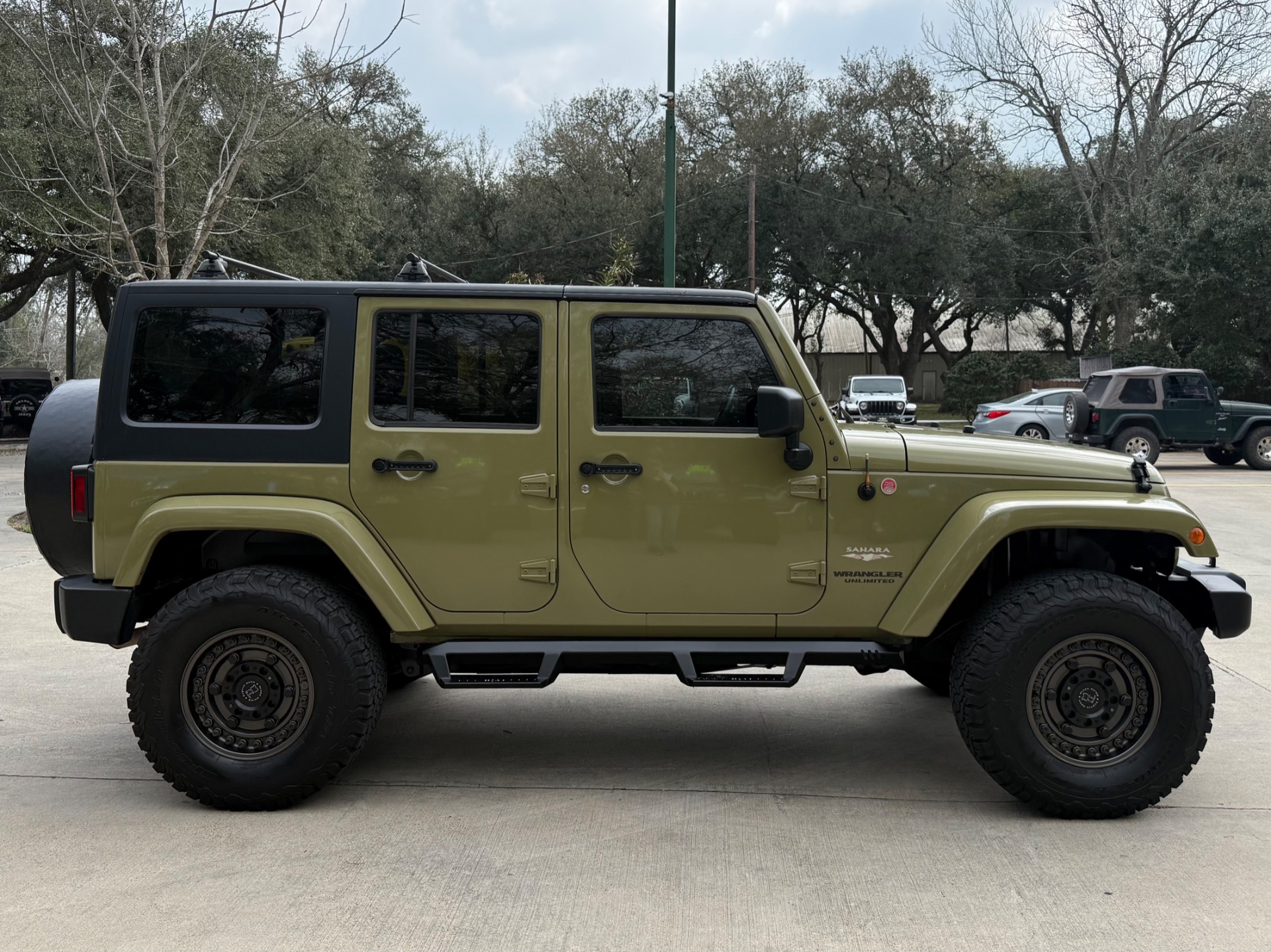 Used-2013-Jeep-Wrangler-Unlimited-Sahara