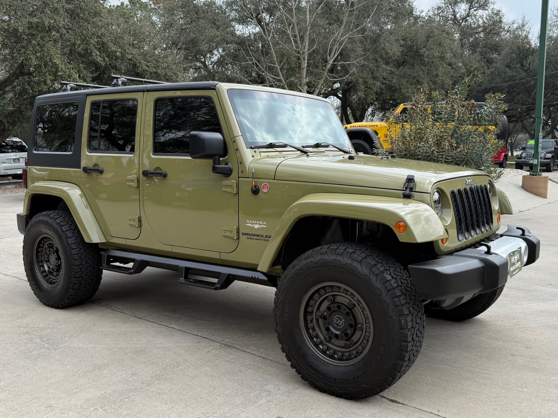 Used-2013-Jeep-Wrangler-Unlimited-Sahara