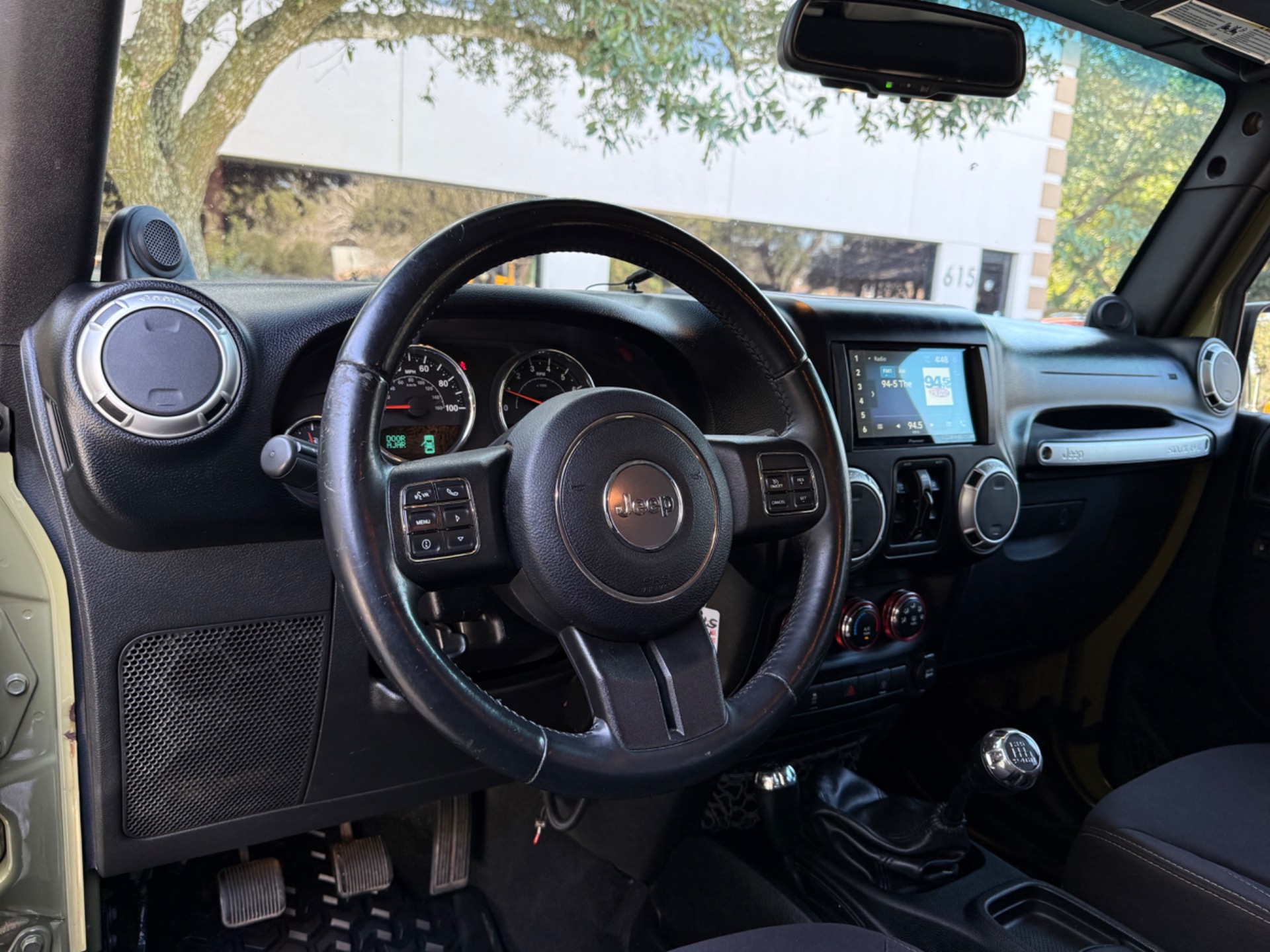 Used-2013-Jeep-Wrangler-Unlimited-Sahara