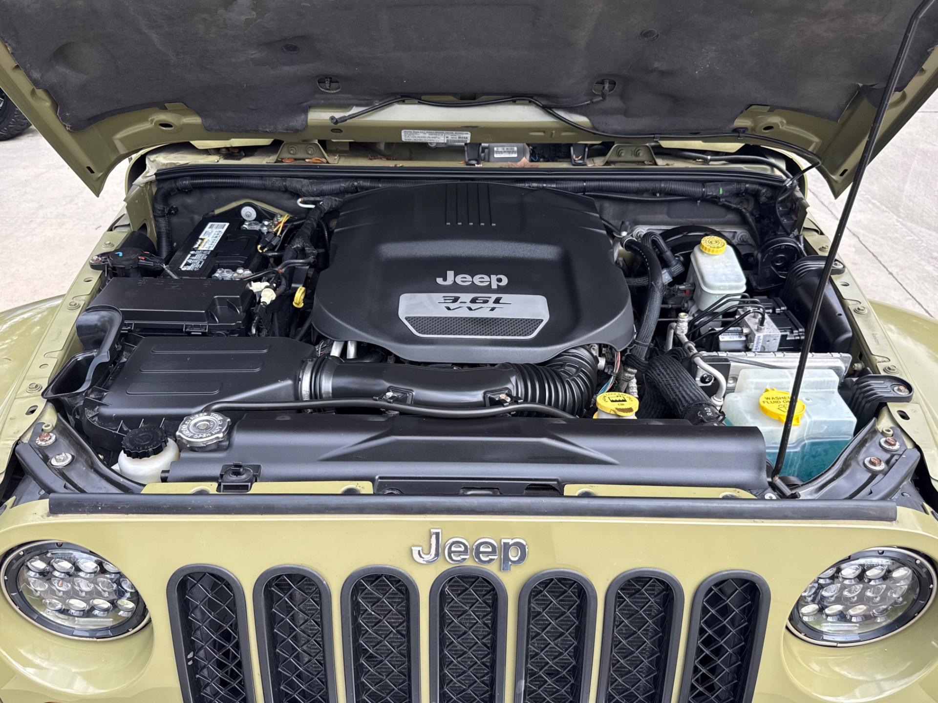 Used-2013-Jeep-Wrangler-Unlimited-Sahara