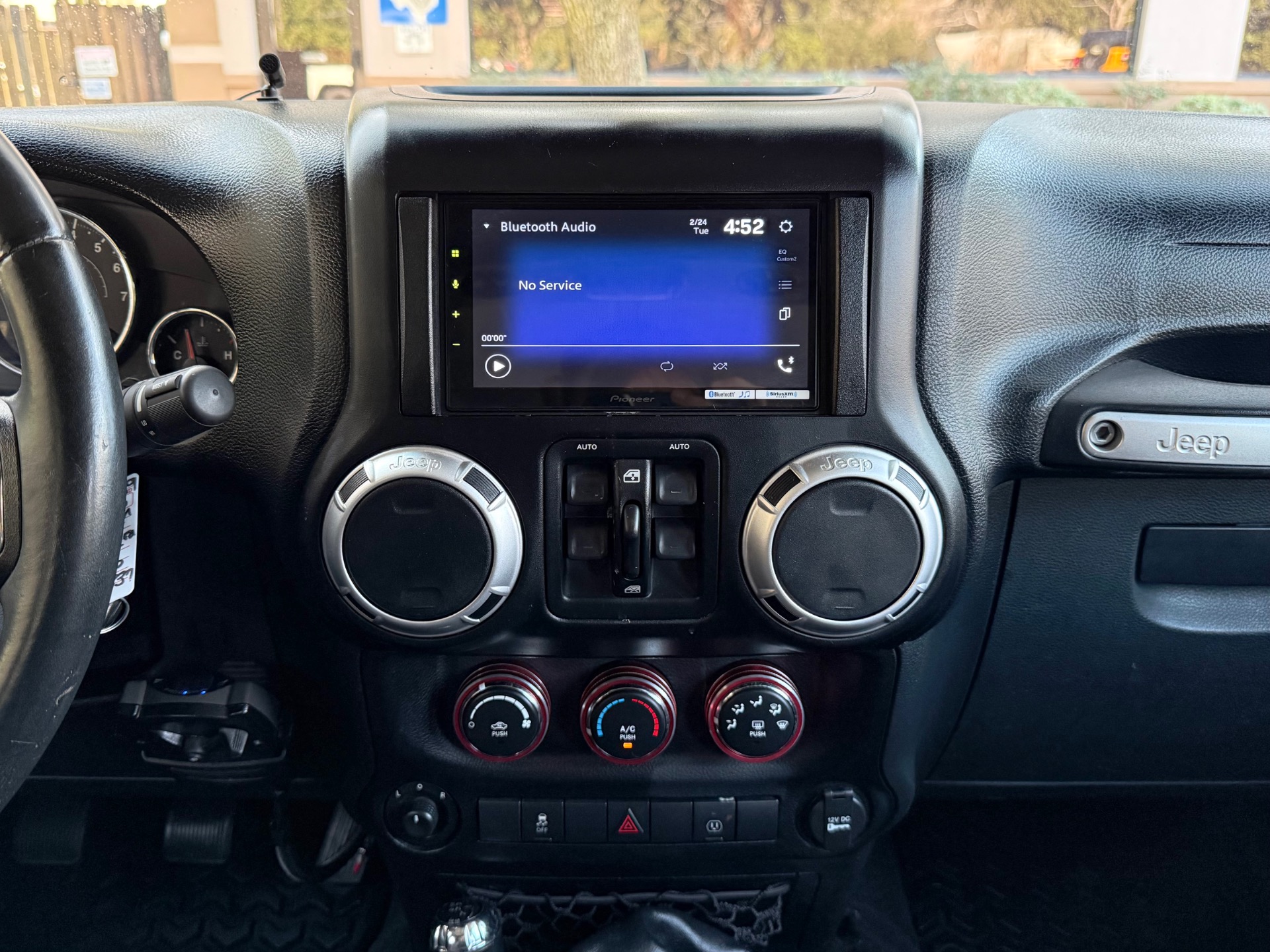 Used-2013-Jeep-Wrangler-Unlimited-Sahara